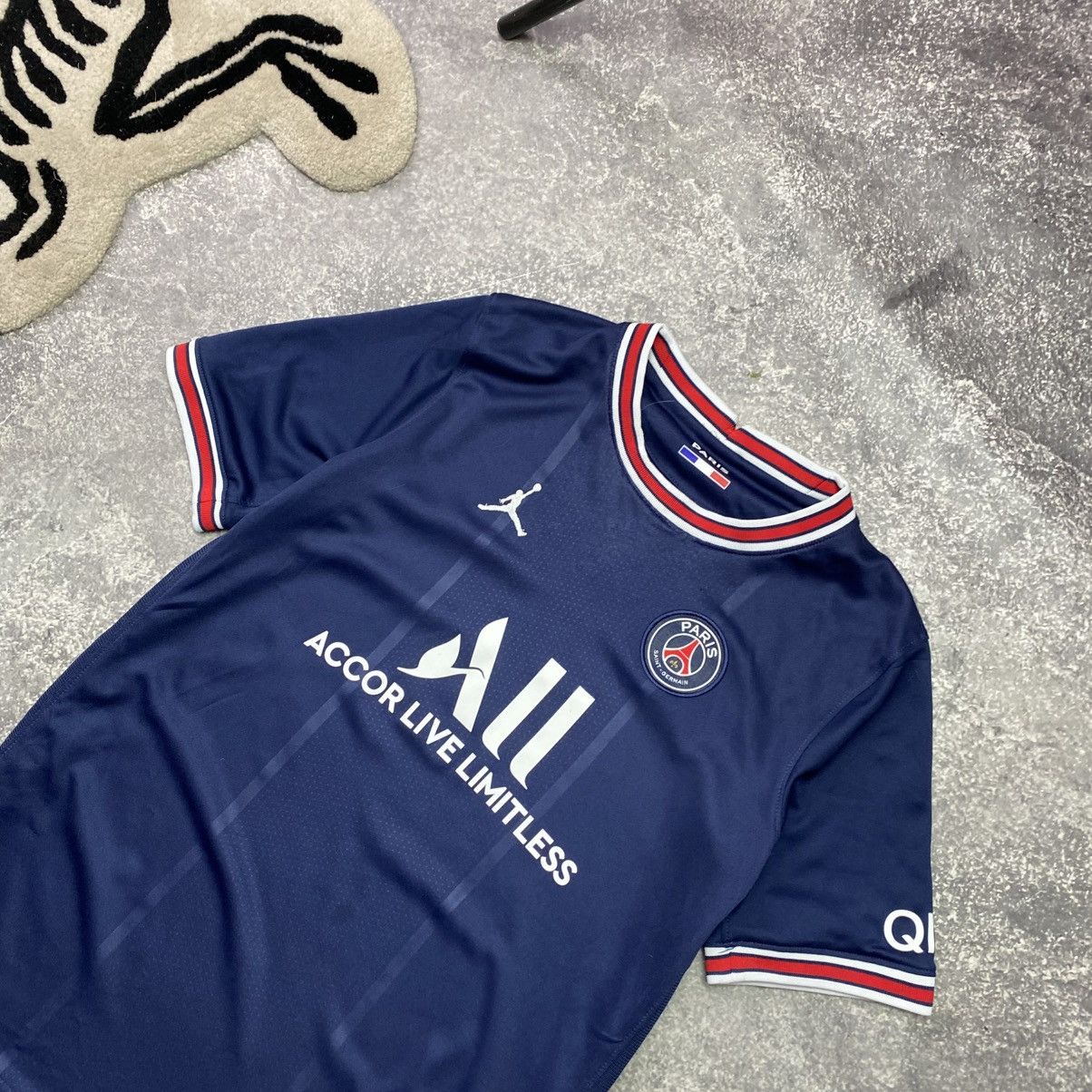 Jordan Brand Nike Jordan FC Paris Saint Germain PSG big logo soccer jersy Size US S / EU 44-46 / 1 - 2 Thumbnail