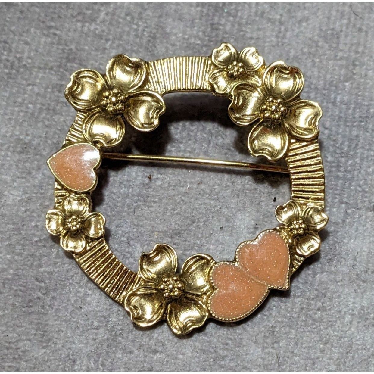 Other Vintage Gold Tone Floral Heart Wreath Brooch Size ONE SIZE - 3 Thumbnail