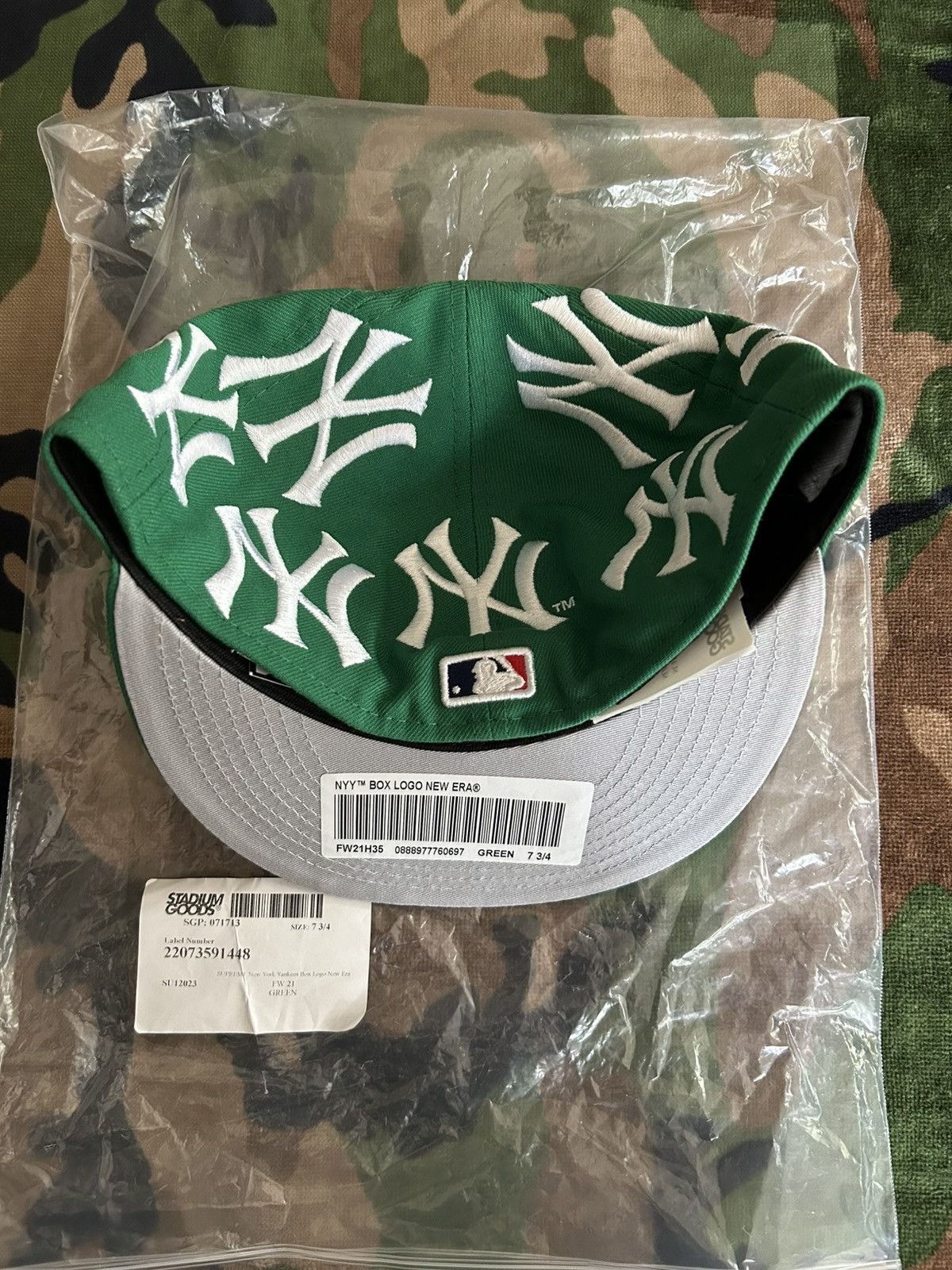 New Era × New York Yankees × Supreme Supreme New York Yankees Box Logo New Era Green 7 3/4 FW21 Size ONE SIZE - 5 Thumbnail