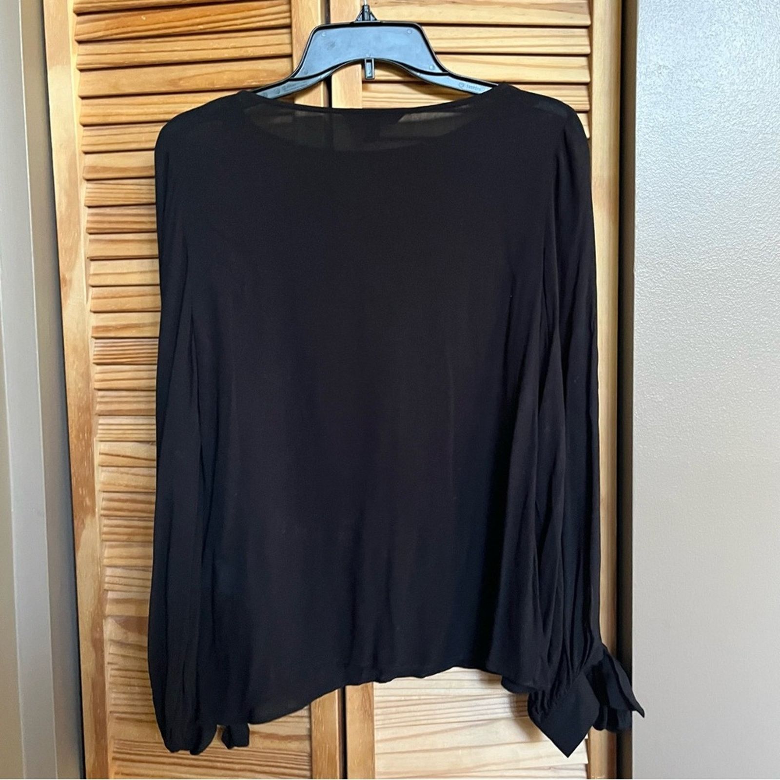 Banana Republic Banana Republic Black Long Sleeve Blouse Size XS Tie Sleeves Size XS / US 0-2 / IT 36-38 - 5 Thumbnail