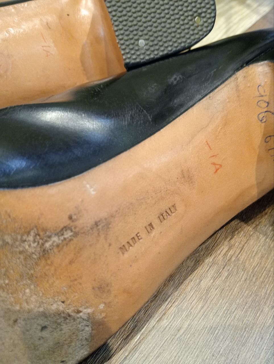 Salvatore Ferragamo LUXURY SALVATORE FERRAGAMO LEATHER HEELS BLACK Size US 8.5 / IT 38.5 - 13 Thumbnail