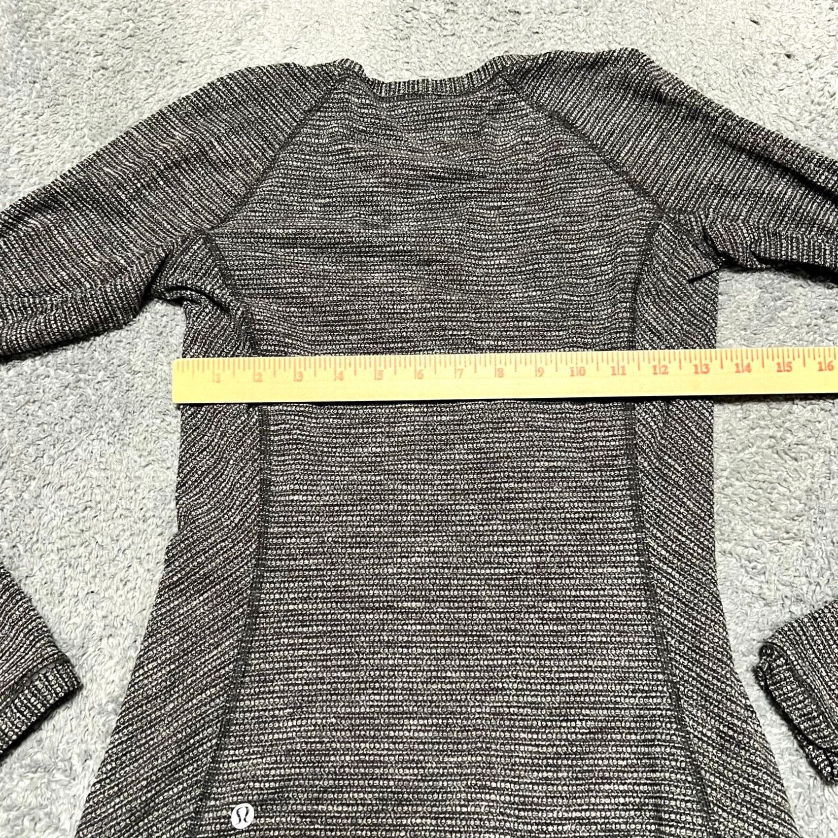 Lululemon Lululemon Shirt Womens 4 Black Long Sleeve Race Your Pace Running Womens Size 4 Regular Size S / US 4 / IT 40 - 6 Thumbnail