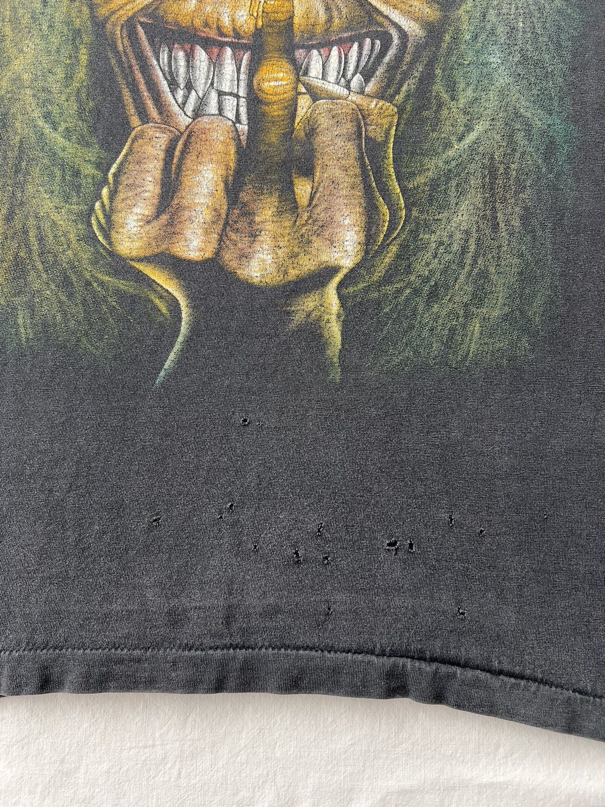 Band Tees Vintage 90s Iron Maiden Best of the Beast Black T-shirt Size US L / EU 52-54 / 3 - 8 Thumbnail