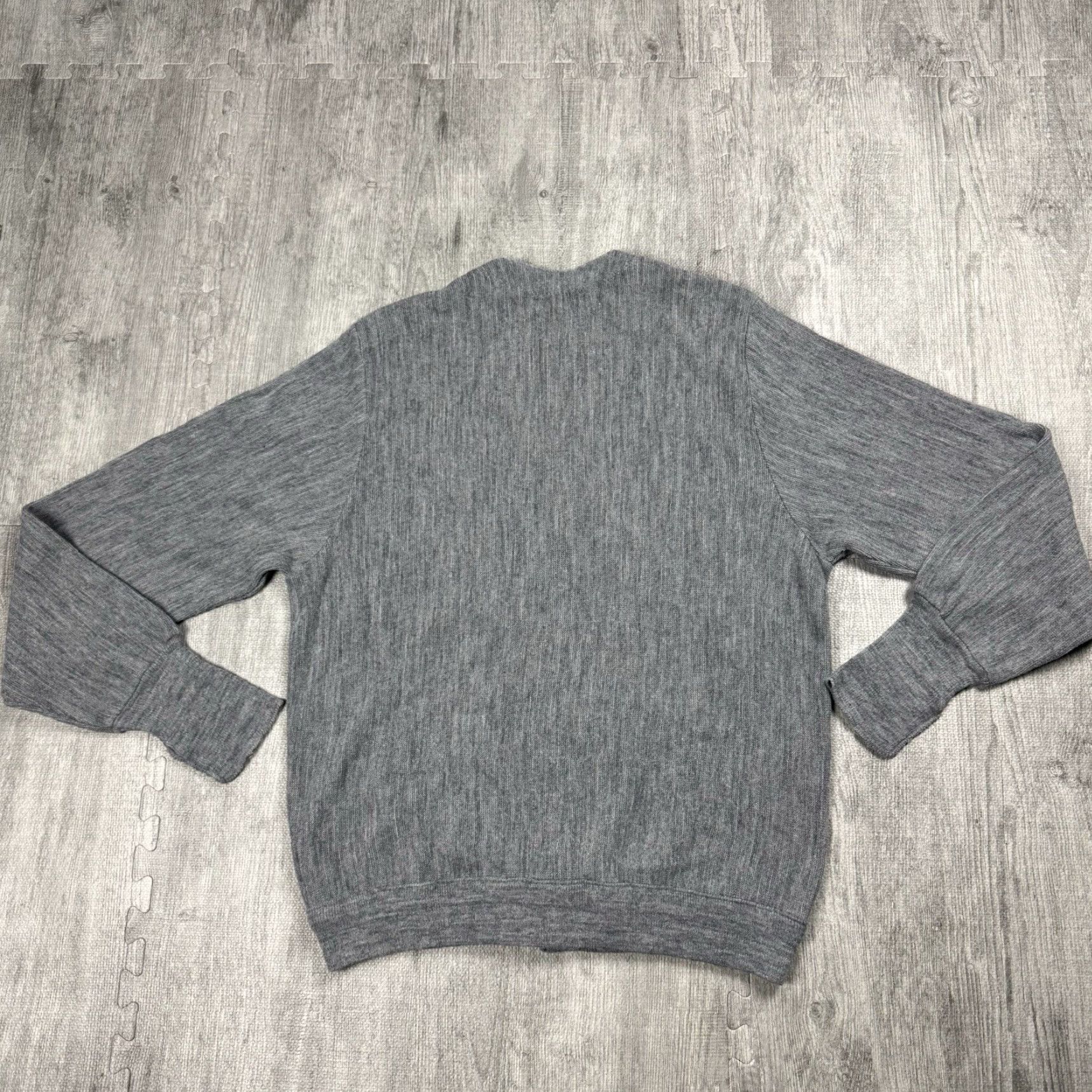 Izod VINTAGE IZOD Gray Cardigan Sweater Mens Large L Acrylic Knit V-Neck Logo Alligator 80s 90s Classic Size US L / EU 52-54 / 3 - 6 Thumbnail
