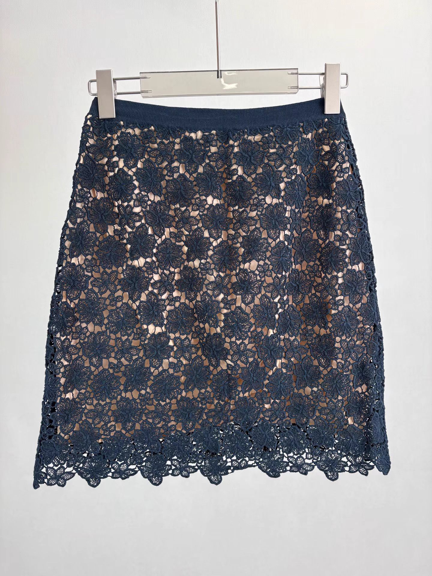 Dior DIOR Lace Midi Skirt K1 Size 26" / US 2 / IT 38 - 2 Thumbnail