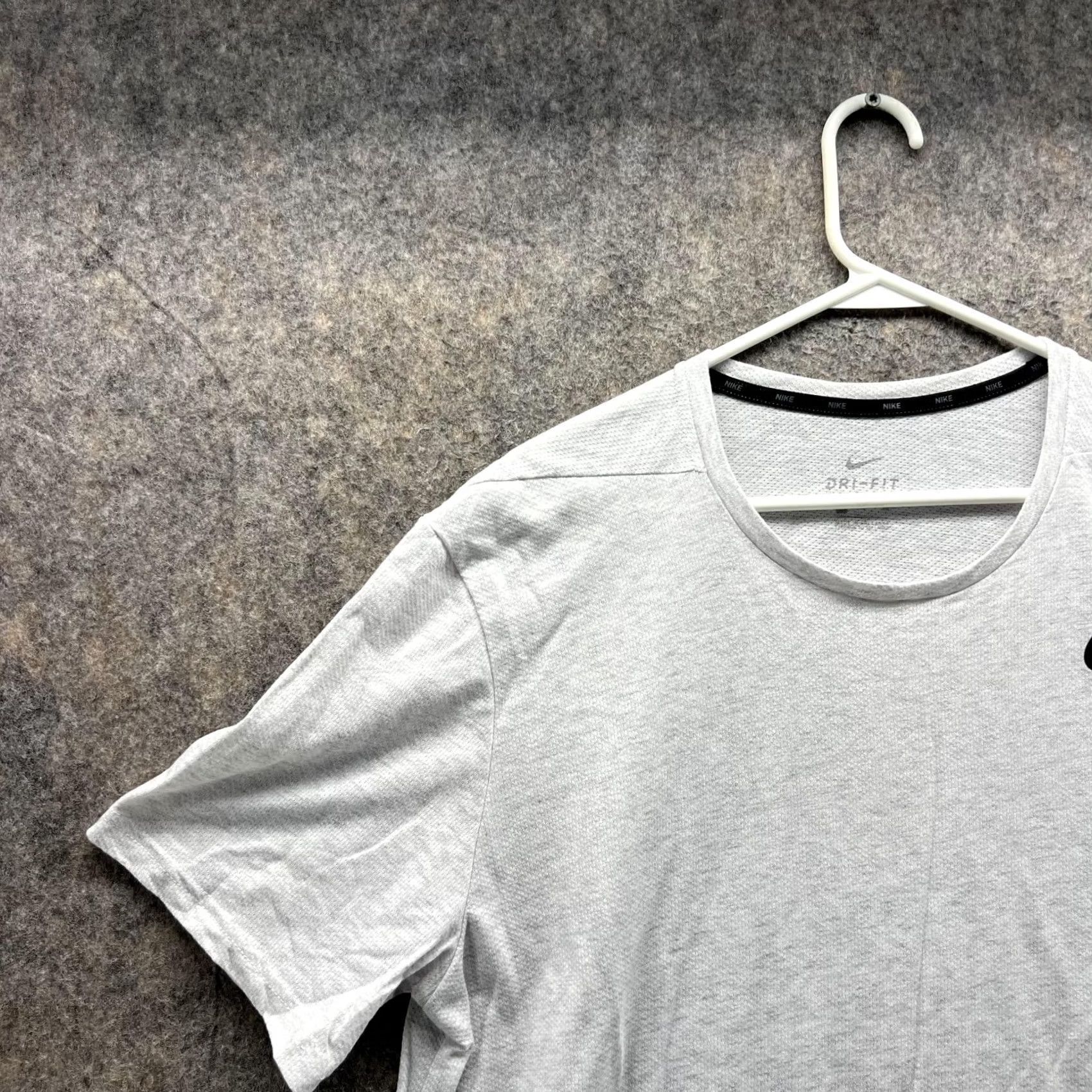 Nike Nike Dri-Fit Shirt Men XL Gray Short Sleeve Crew Neck Logo Nike Dri-Fit T-Shirt Regular Fit All Seasons Adults Size US XL / EU 56 / 4 - 3 Thumbnail