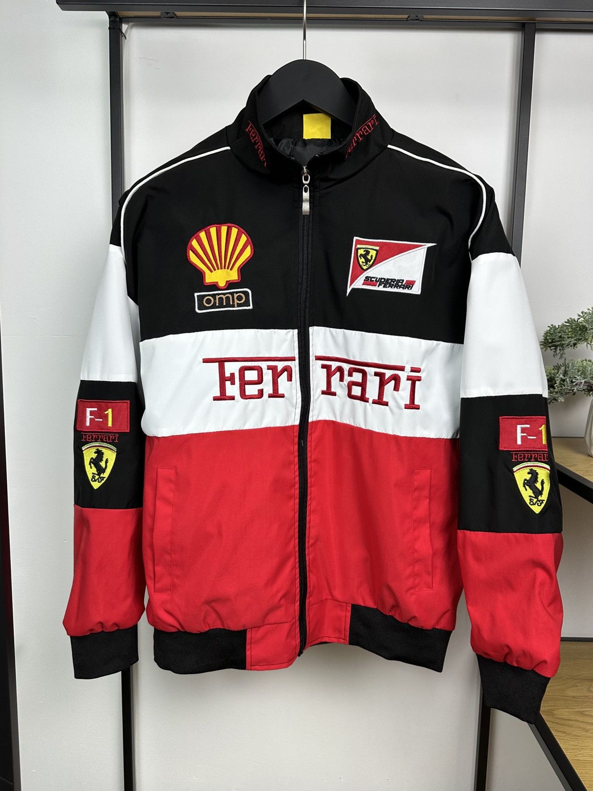 Formula 1 Ferrari Team Formula 1 F1 Racing Jacket Bomber Men’s M Size US M / EU 48-50 / 2 - 1 Thumbnail