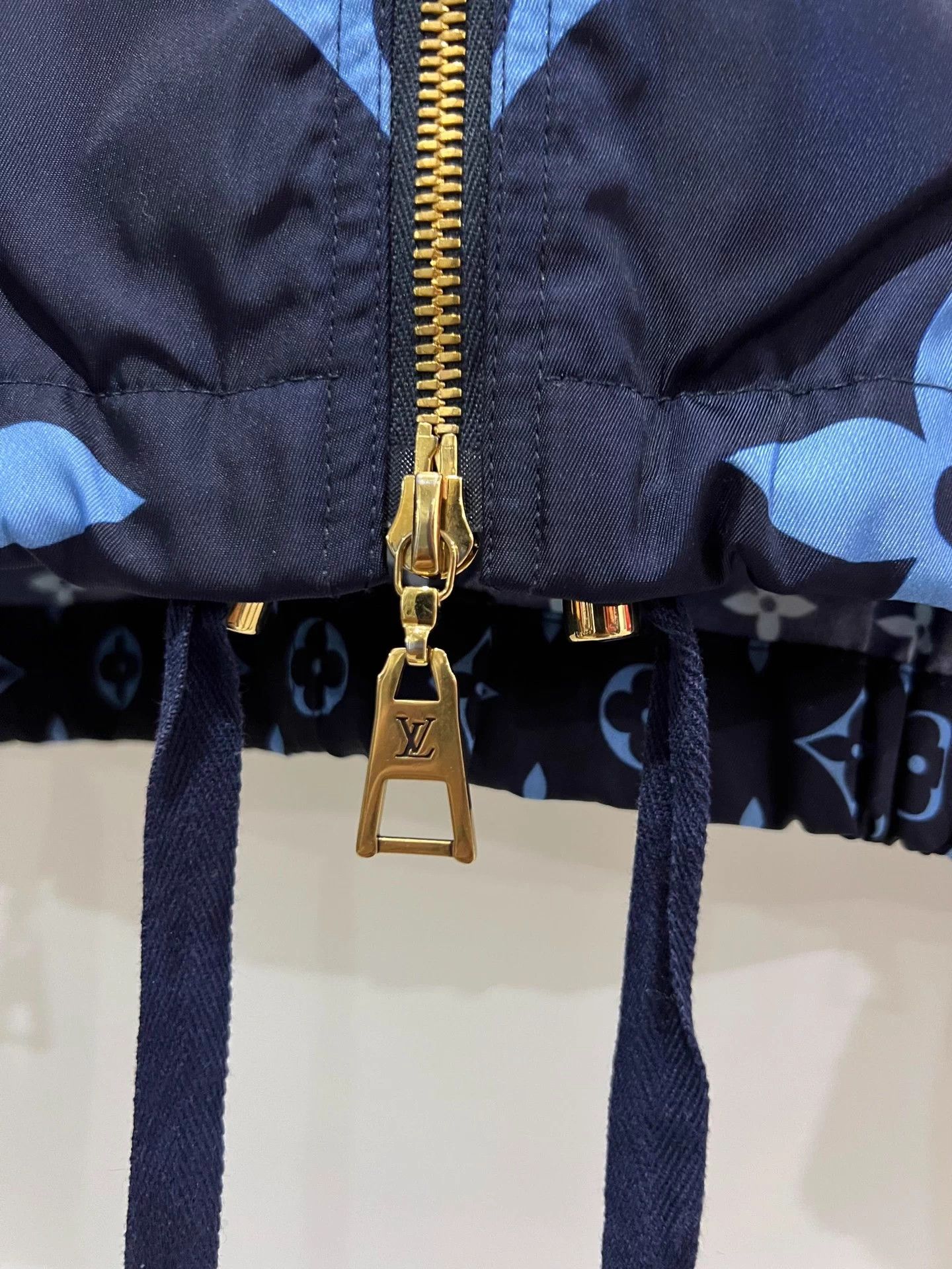 Louis Vuitton LV Bermuda Monogram Allover Oversize Shell Jacket 38 Size S / US 4 / IT 40 - 5 Thumbnail