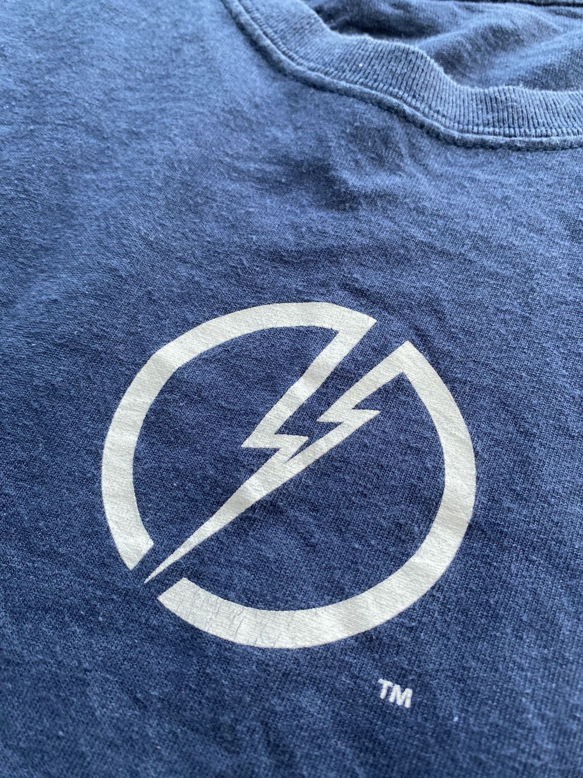 Other 🔥VNTG Taser x2 Axon Electrical Weapon Gun Logo Art Tee Mens Size US L / EU 52-54 / 3 - 12 Thumbnail