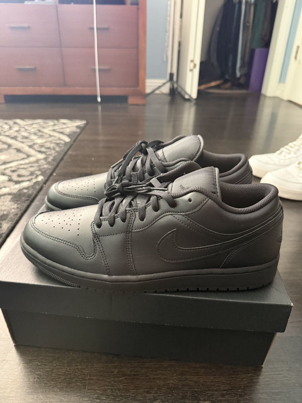 Jordan Brand Jordan 1 low Size US 12 / EU 45 - 2 Thumbnail