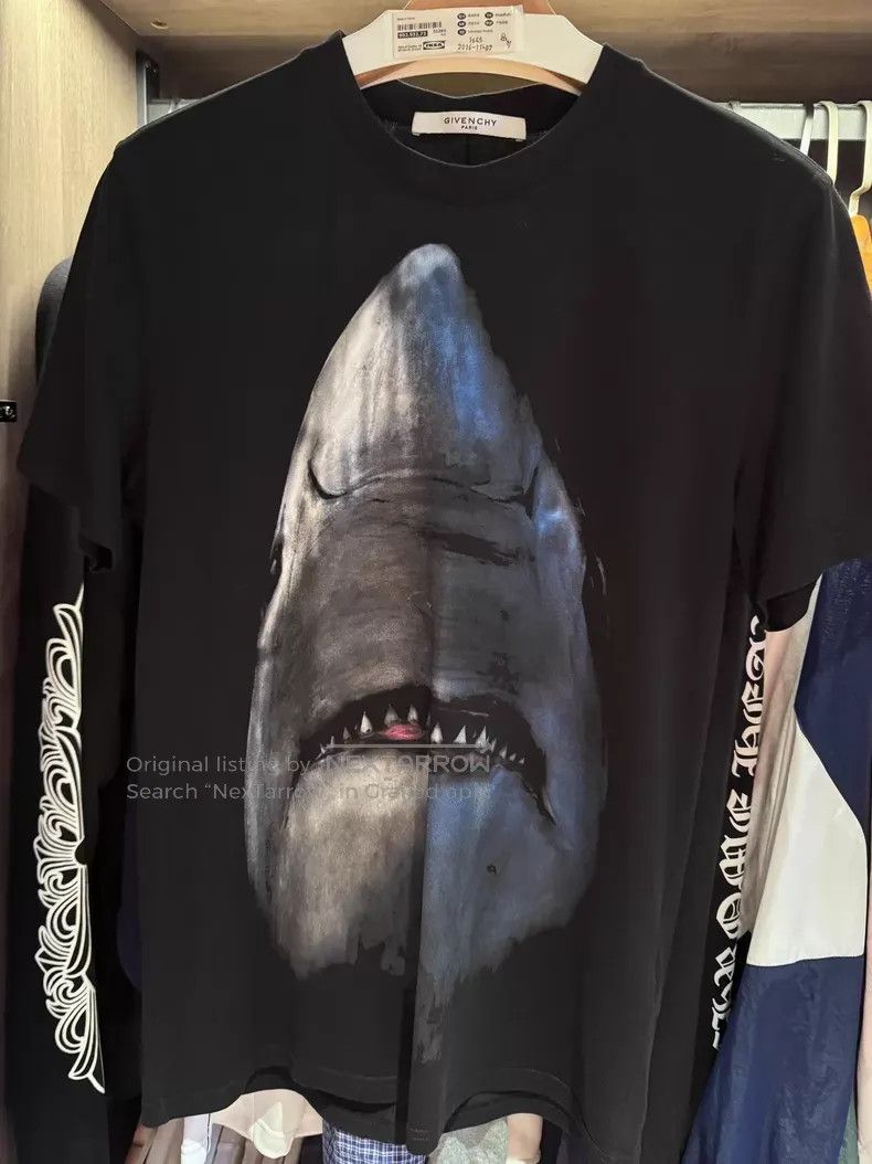 Givenchy Givenchy Classic shark short-sleeve T-shirt | Grailed