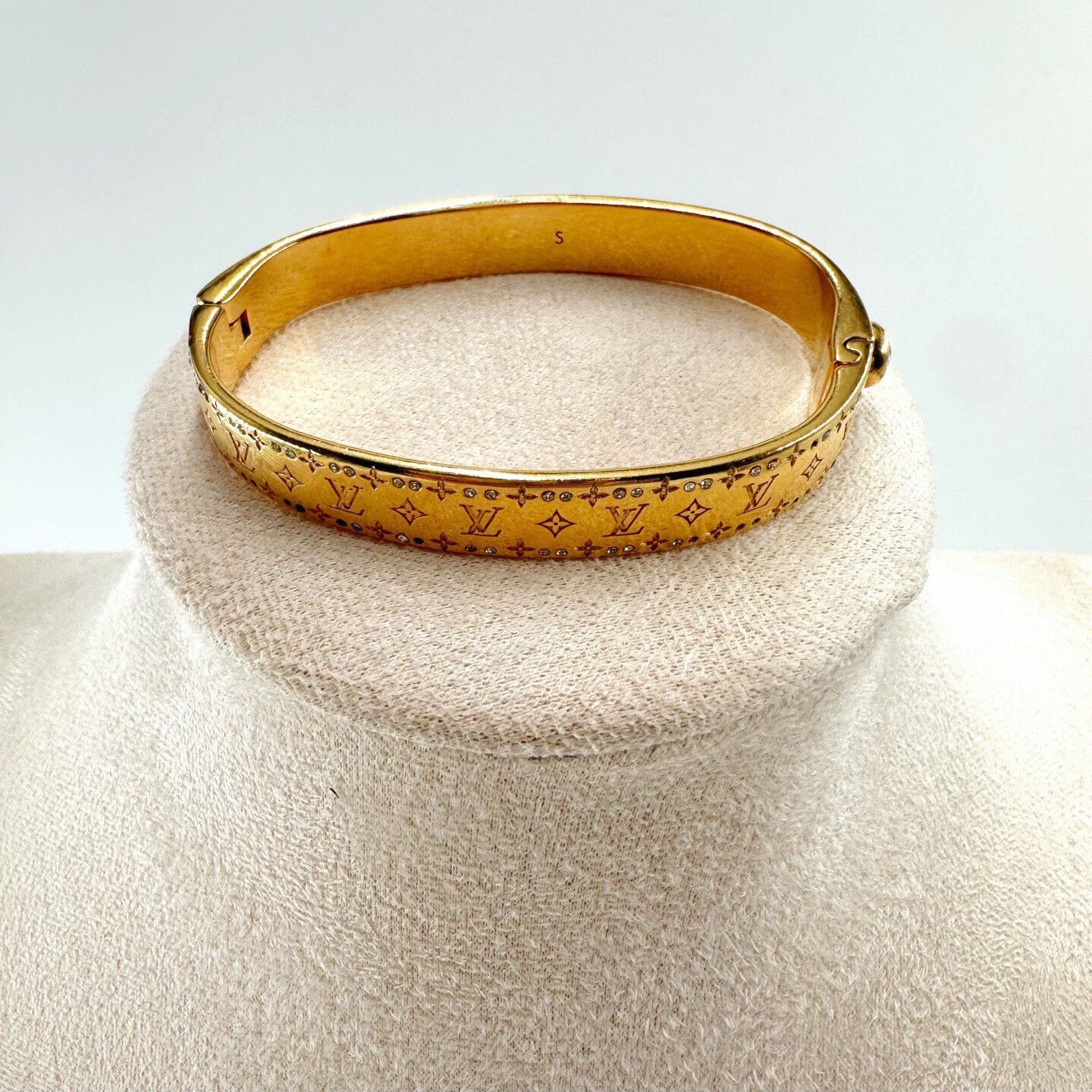 Louis Vuitton Louis Vuitton Engraved Diamond Bracelet Size ONE SIZE - 1 Thumbnail