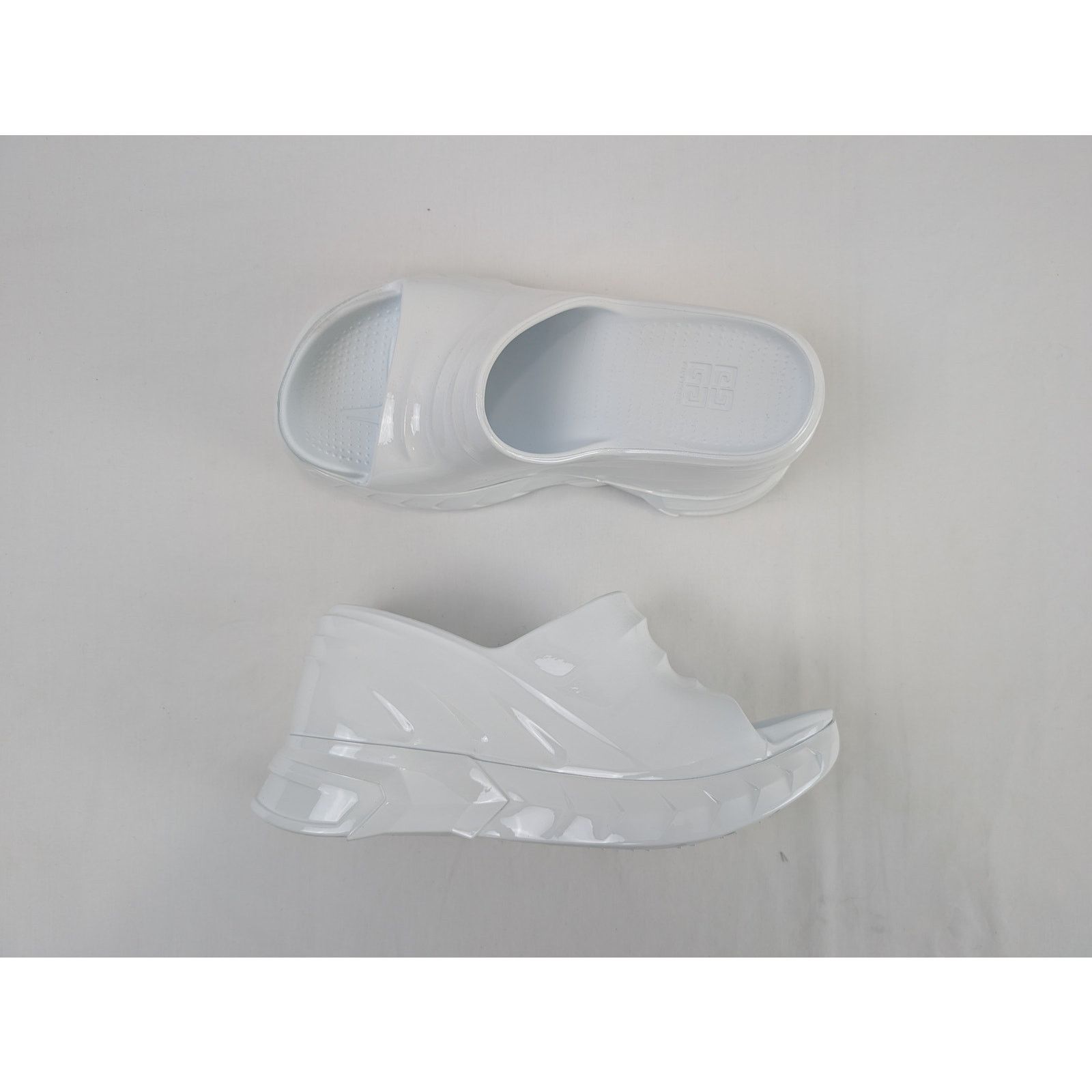 Givenchy o1rshd1 Q:2 / Women's Marshmallow Sandals in White 41 Size US 11 / IT 41 - 1 Thumbnail