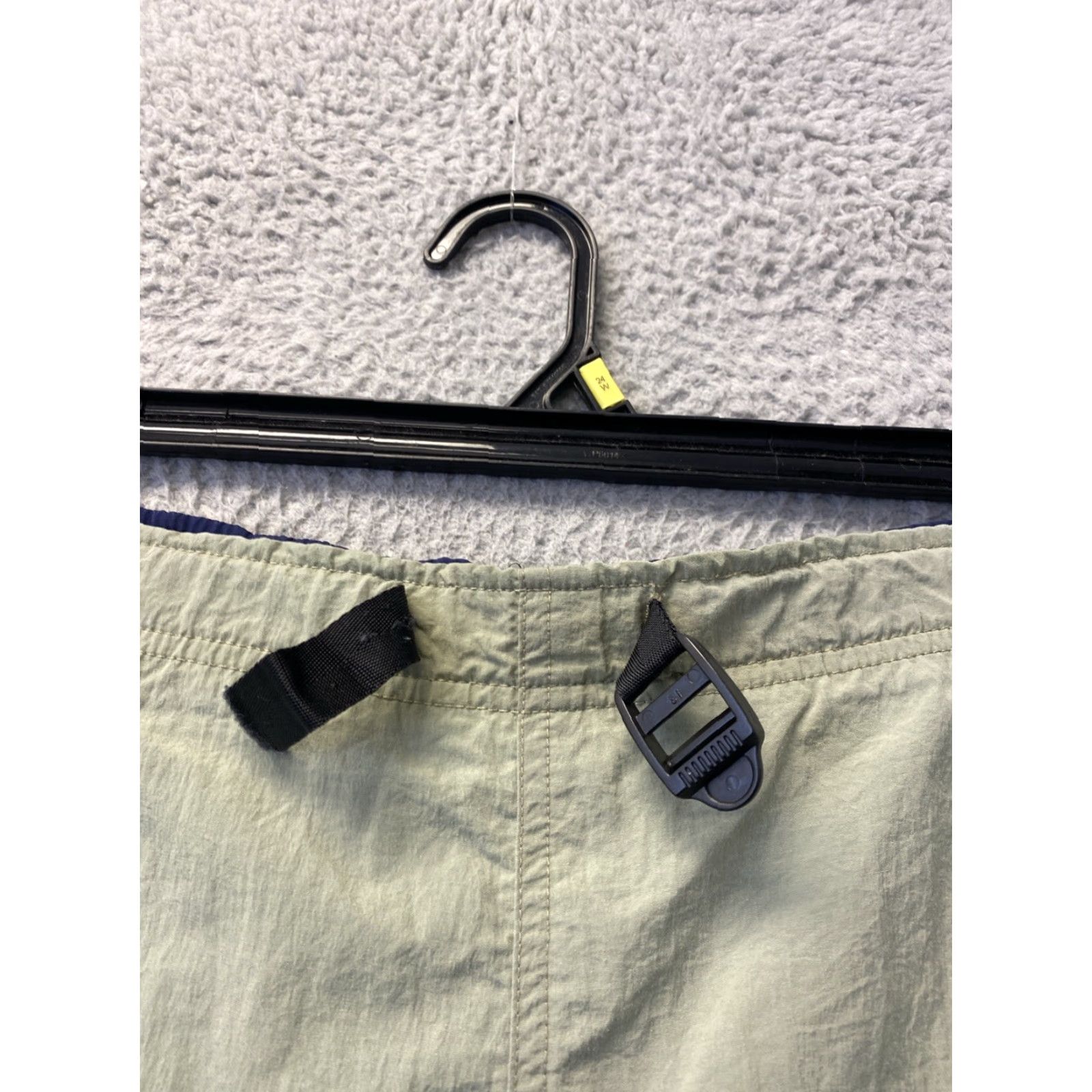 Olive VINTAGE Oregon Shorts Mens M Olive Green Casual Surf Baggies Lined Pockets 80s 90s Size US 31 - 3 Thumbnail