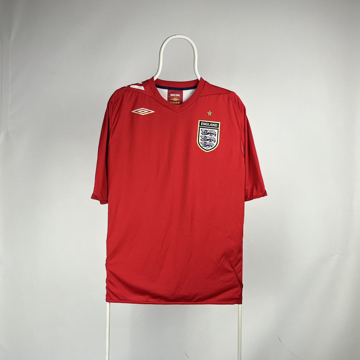 Umbro Umbro England home jersey size XLarge 2006/8 Size US XL / EU 56 / 4 - 1 Thumbnail