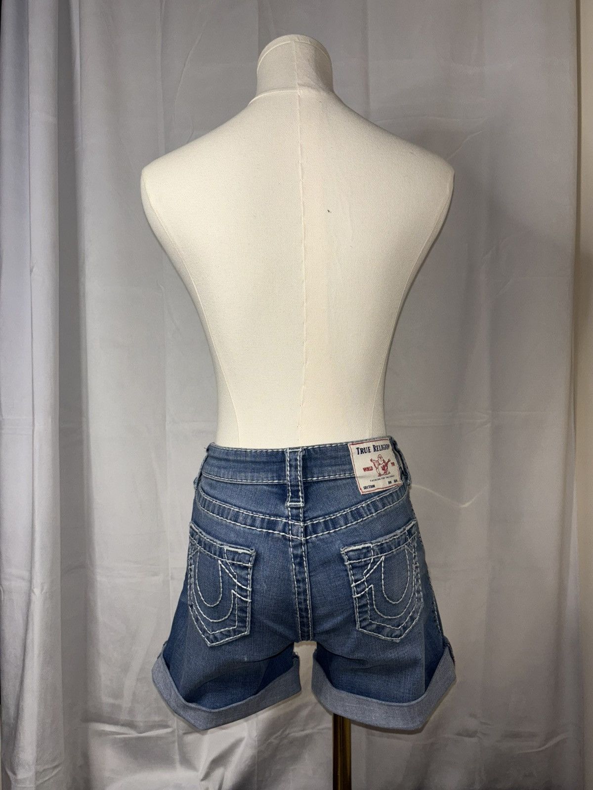 True Religion True Religion Jayde Mid-Rise Classic Shorts Light Denim 24 Size 24" / US 00 / IT 34 - 4 Thumbnail