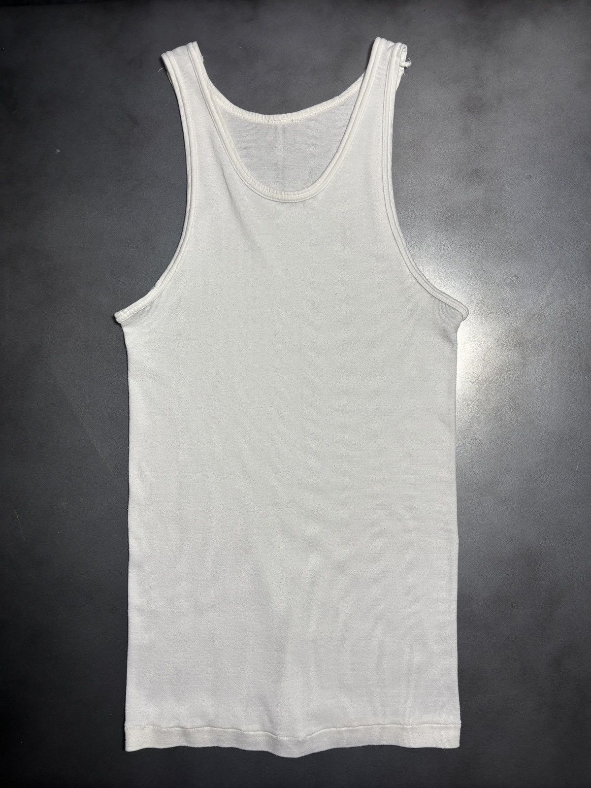 Vintage 1980s Vintage Tank Top Unbranded Sleeveless Blank Tee Shirt Size US S / EU 44-46 / 1 - 3 Thumbnail