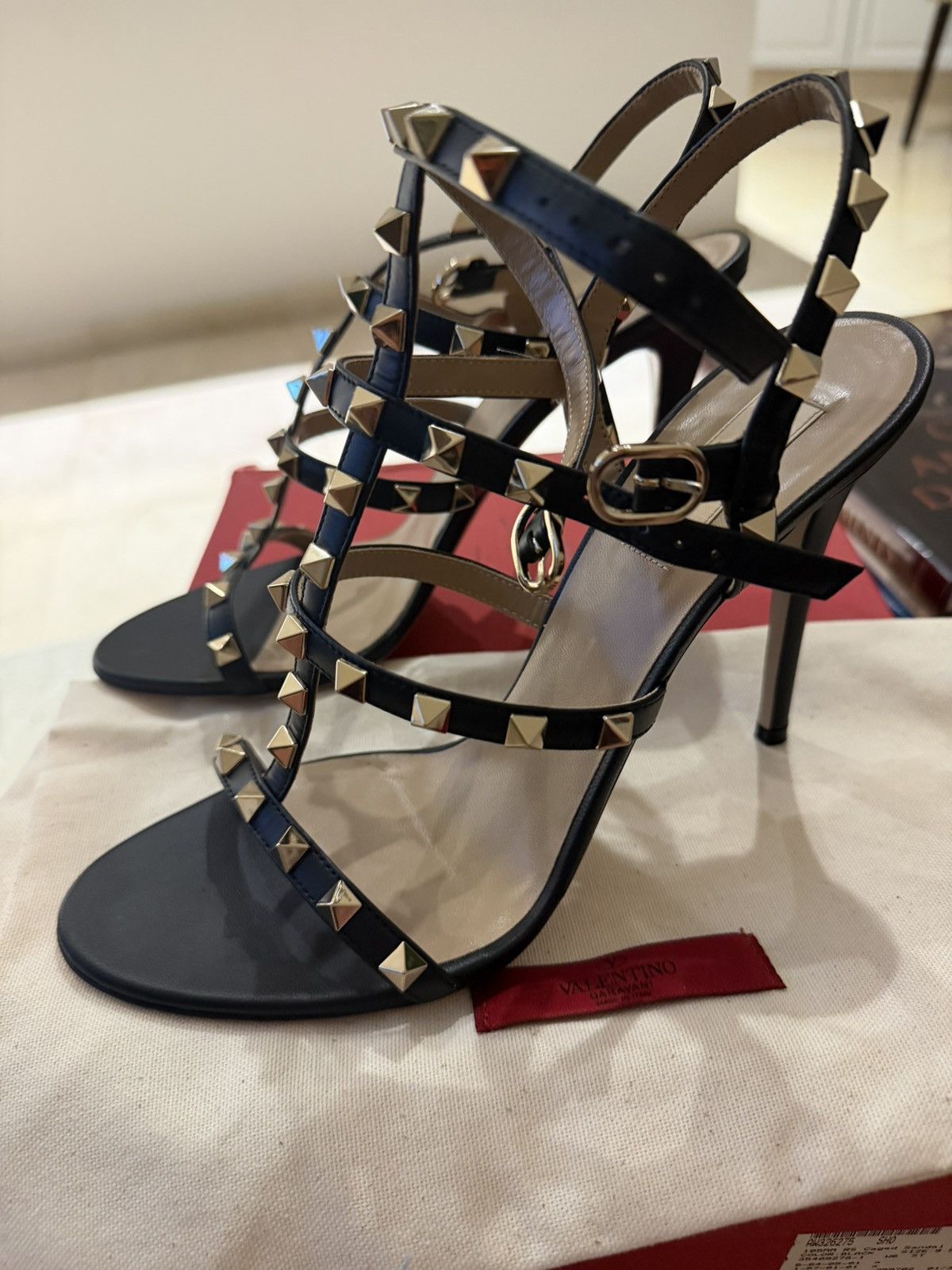 Valentino Valentino studded heel Size US 10 / IT 40 - 2 Thumbnail