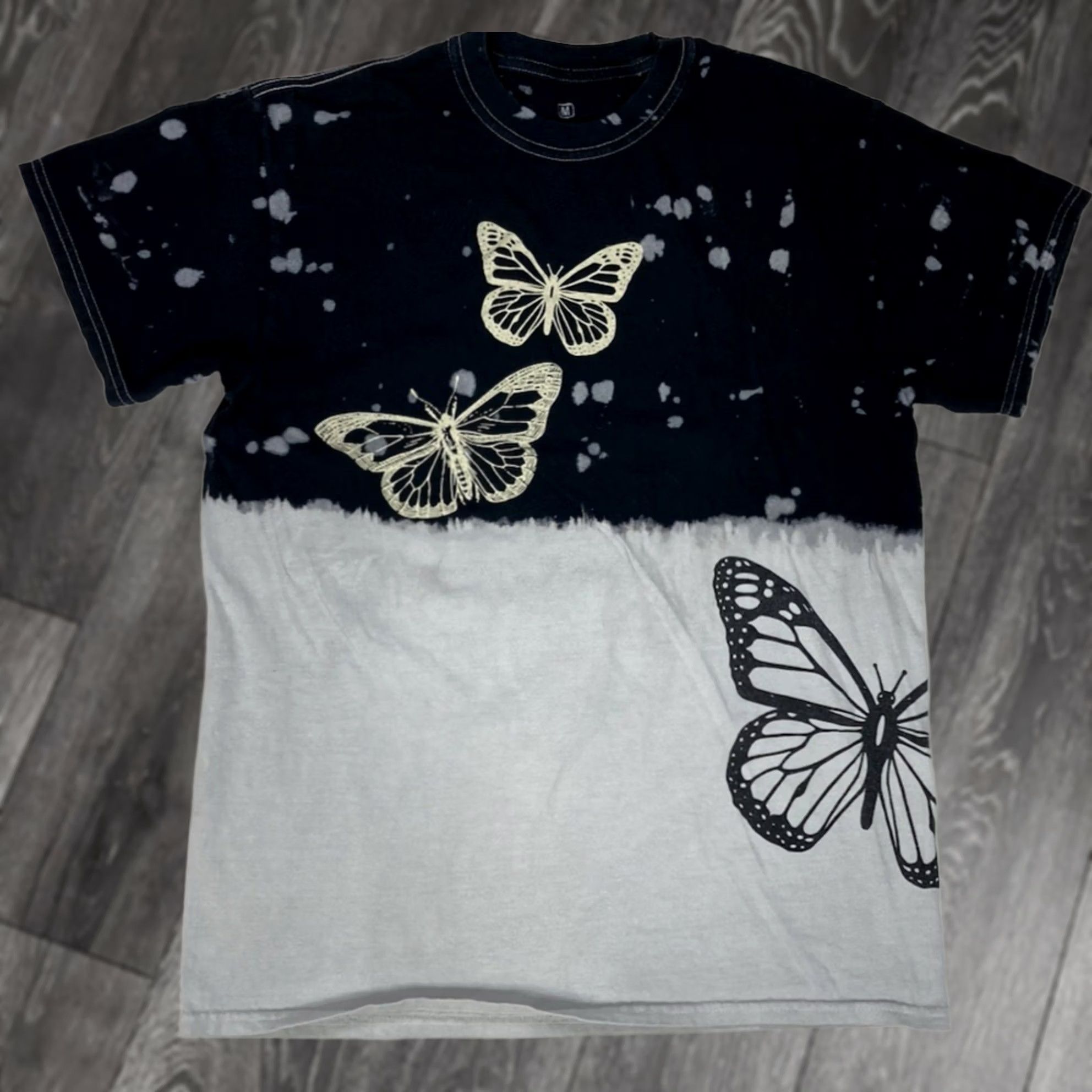 Ripple Junction Ripple Butterfly Graphic T-shirt Women Medium Black Gray Tie Dye Size M / US 6-8 / IT 42-44 - 1 Thumbnail