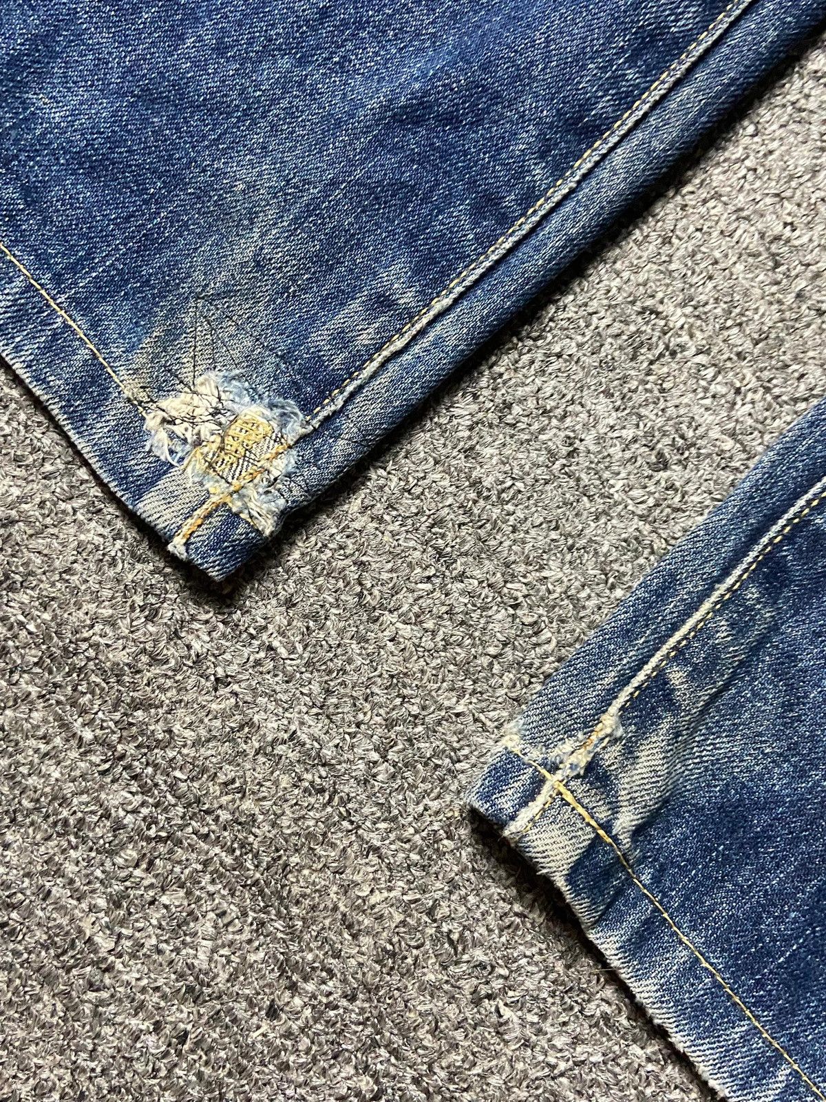 Uniqlo Uniqlo Distressed Ripped Denim Jeans (164) Size US 31 - 7 Thumbnail