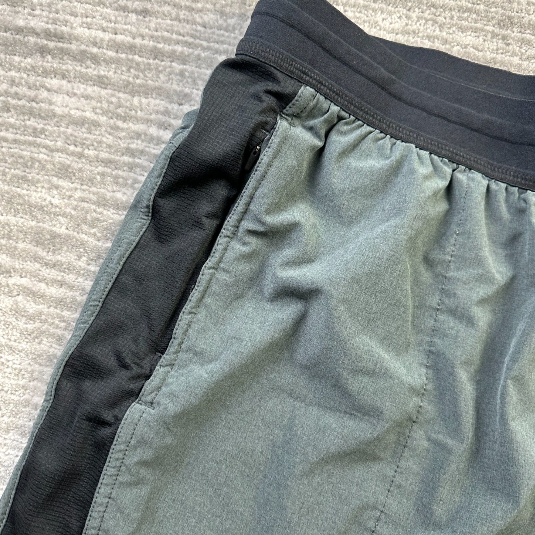 Nike Nike Shorts Mens 2XL Gray 7" Dri Fit Yoga Athletic Activewear Pocket Drawstring Size US 39 - 4 Thumbnail