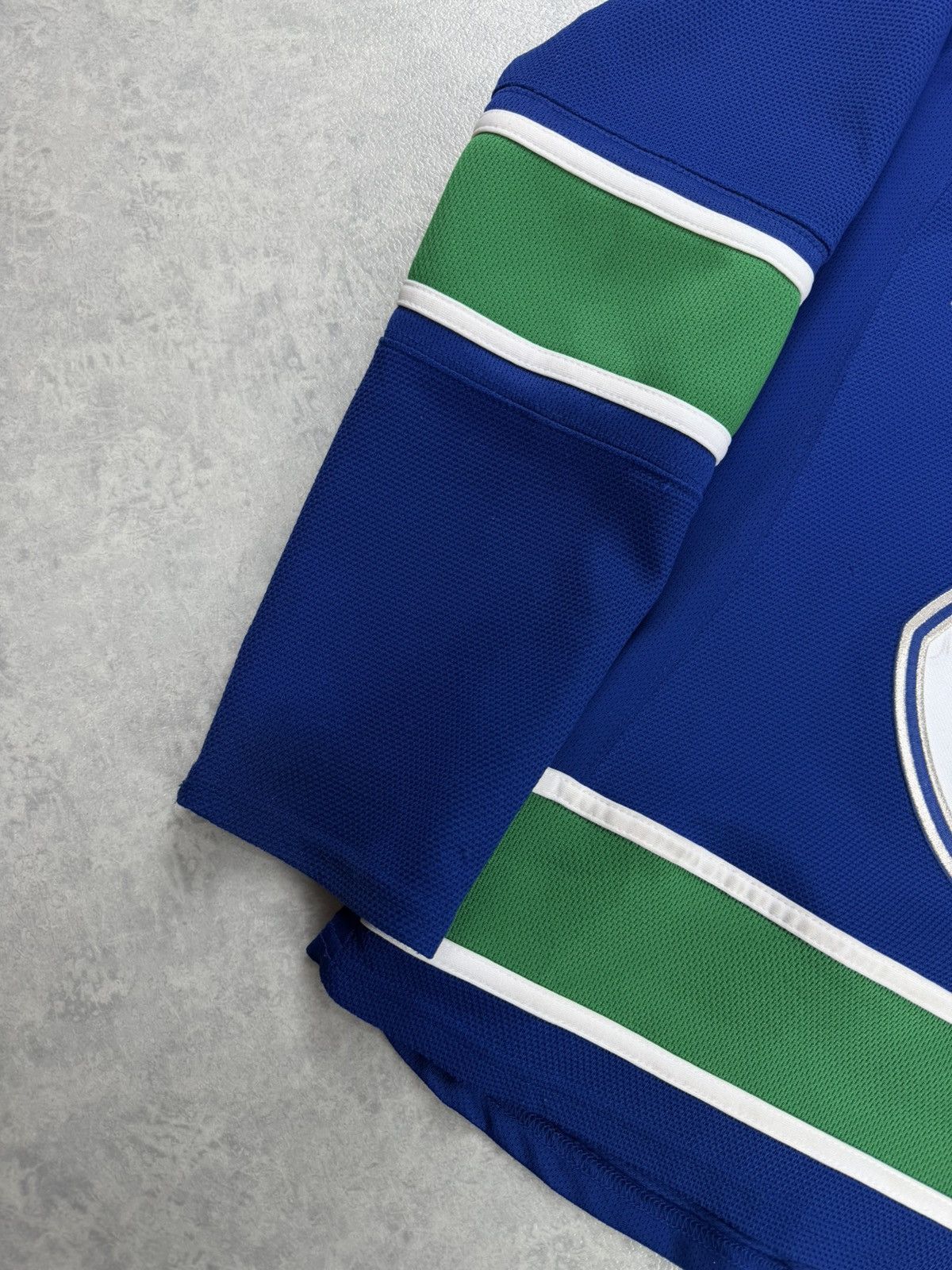NHL Reebok NHL Vancouver Canucks Hockey Jersey Womens M Size M / US 6-8 / IT 42-44 - 4 Thumbnail