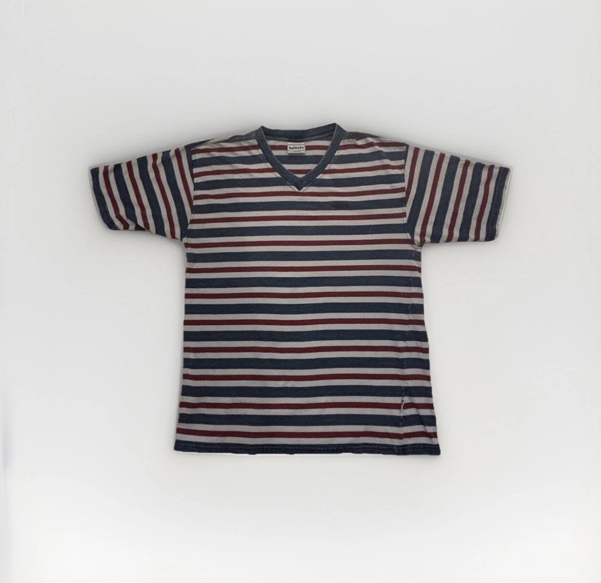 Other Vintage 90s Bitch Skateboard V-Neck Tee Shirt Size US L / EU 52-54 / 3 - 1 Thumbnail