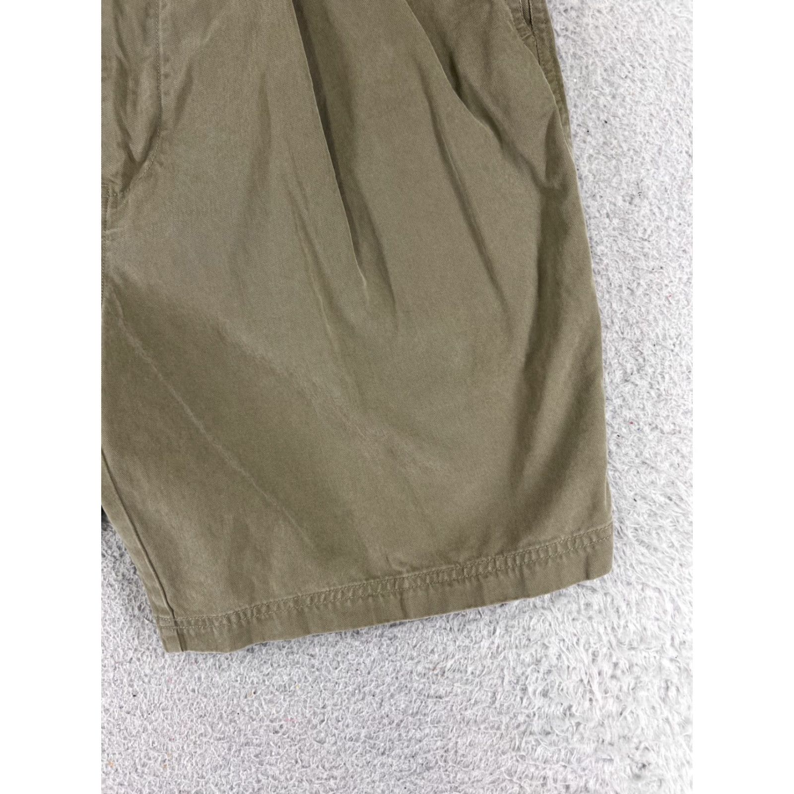 Tommy Bahama Tommy Bahama Shorts Mens 35 Beige Pleated Bermuda Tencel Blend Golf Golfer Size US 35 - 2 Thumbnail