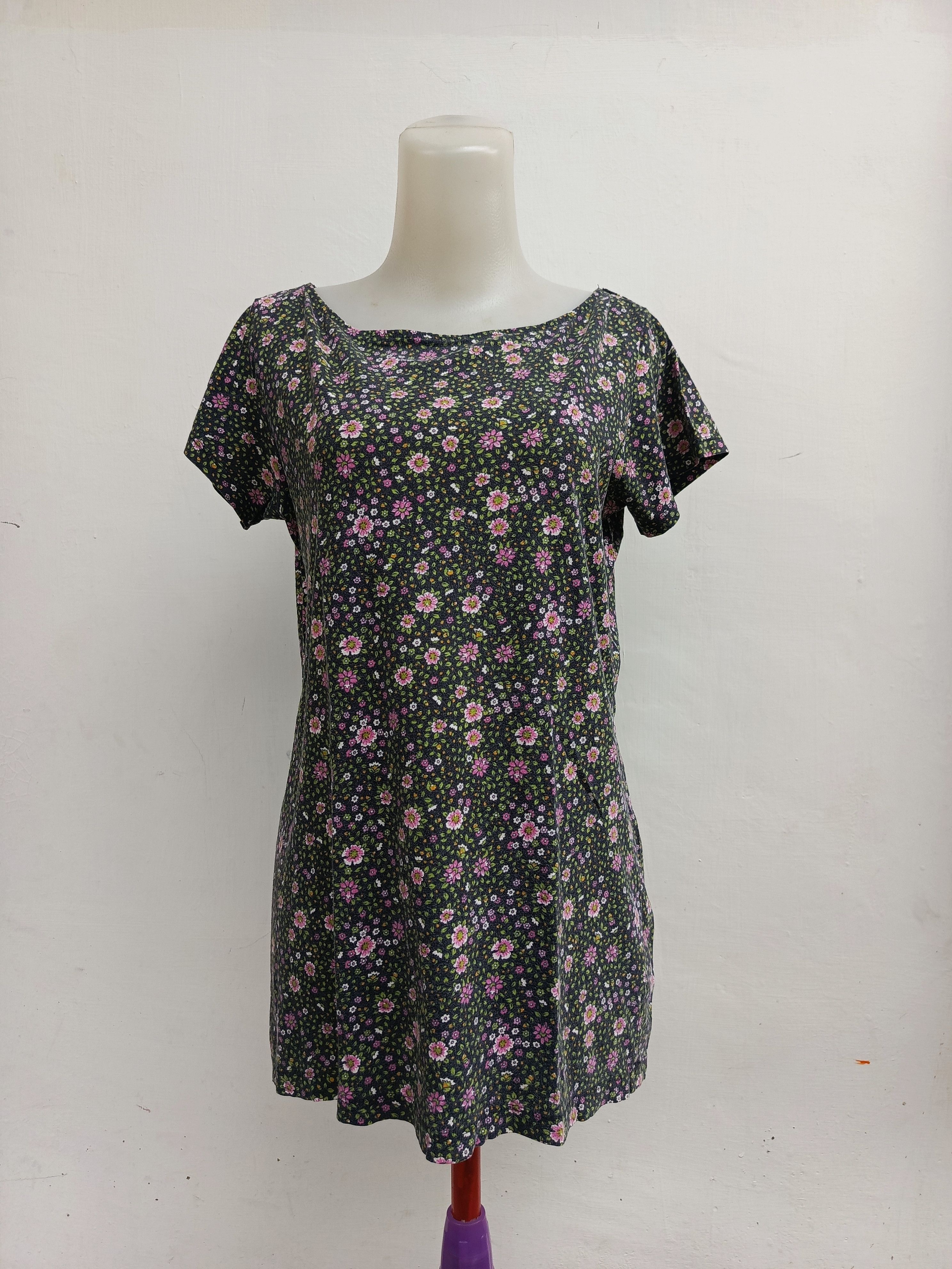 Japanese Brand Uniqlo x Valdrome Floral Tee Small Flower French Style Size L / US 10 / IT 46 - 1 Thumbnail