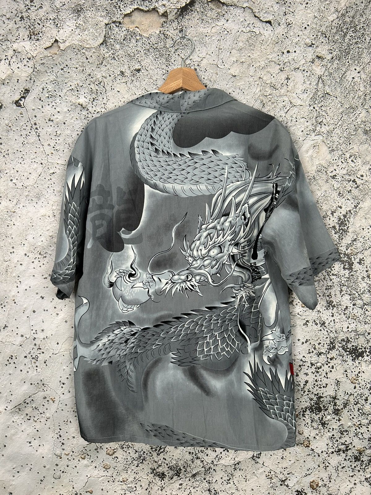 Japanese Brand Vintage Dragon Shirt Japanese Alternative Grunge Rock Size US S / EU 44-46 / 1 - 4 Thumbnail