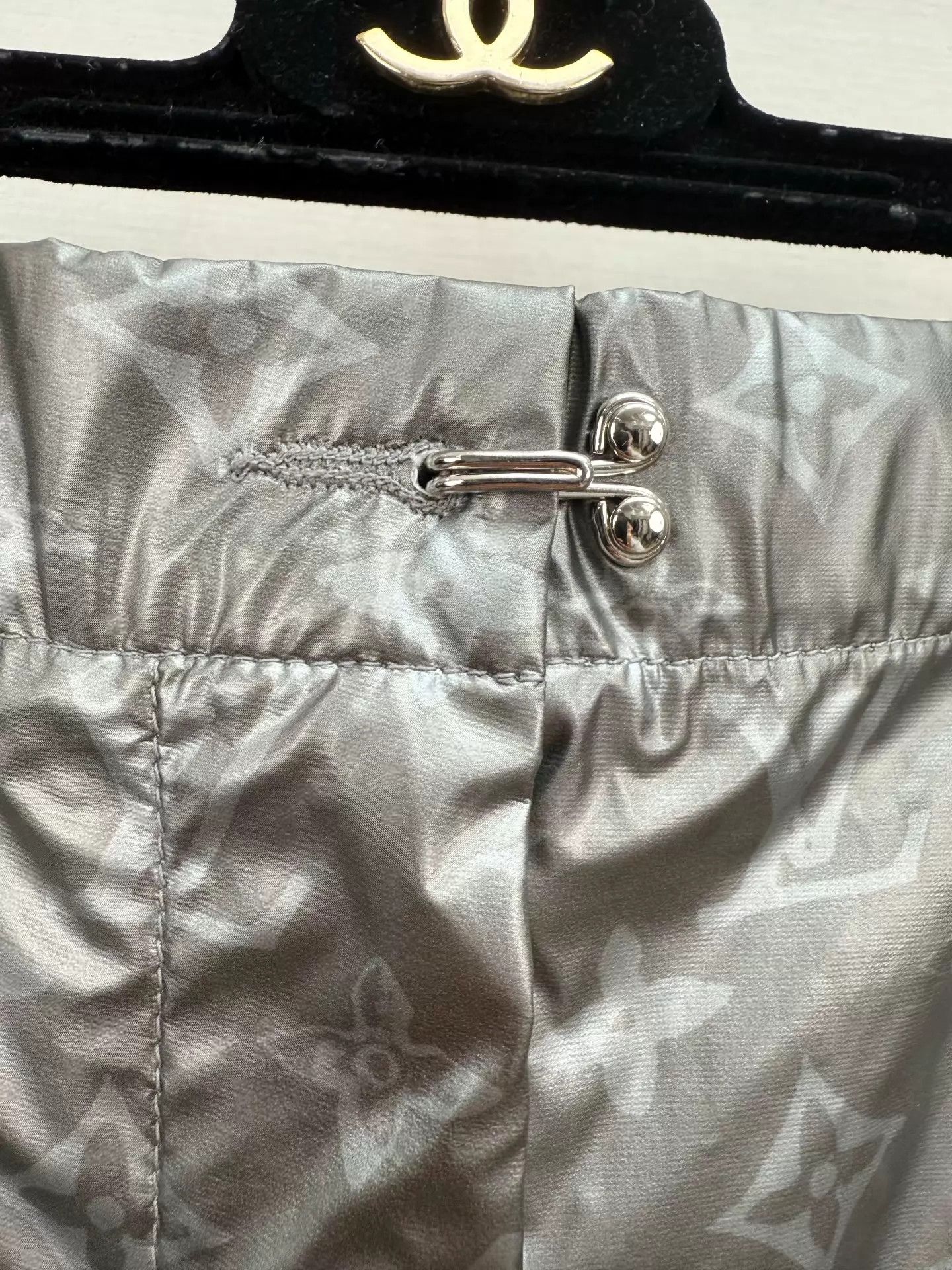 Louis Vuitton LV track pants 38 like new Size 27" / US 4 / IT 40 - 2 Thumbnail