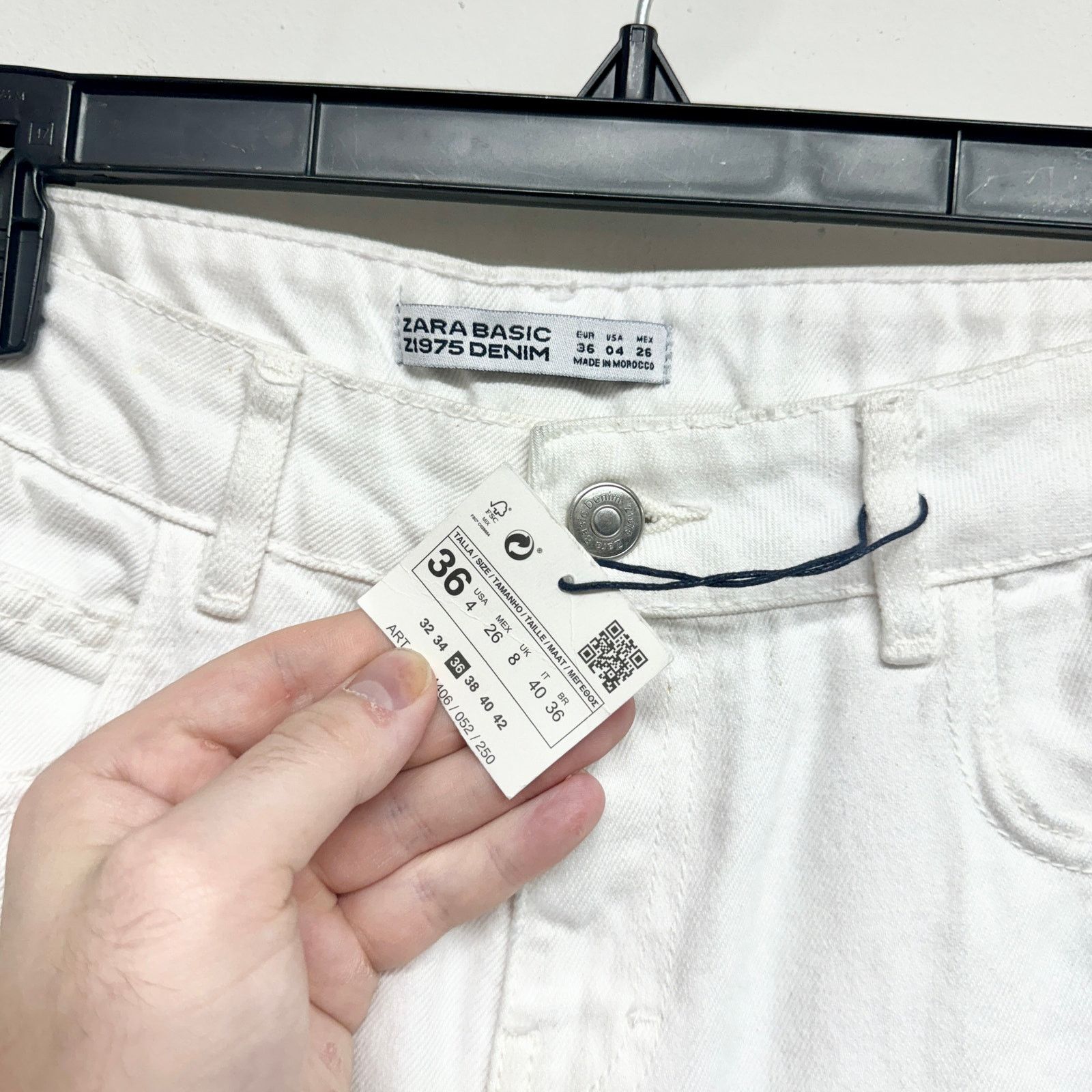 Zara Zara Basics Kick Flare Crop White Denim Frayed Hem Sz 4 NWT Size 27" / US 4 / IT 40 - 3 Thumbnail