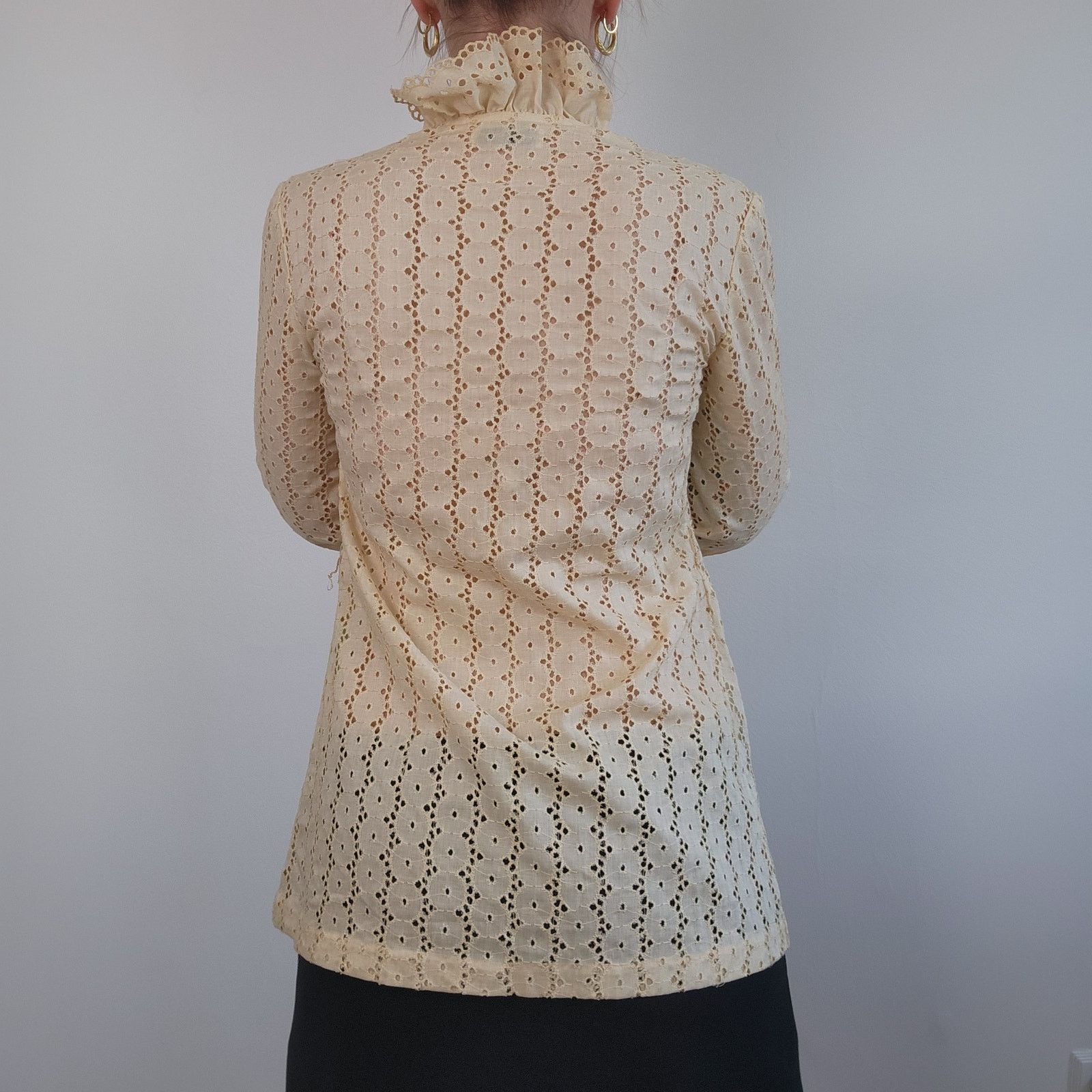 Bloomingdale's Bloomingdales Eyelet Lace Ruffle Cream Wrap Open Top Medium Size M / US 6-8 / IT 42-44 - 5 Thumbnail