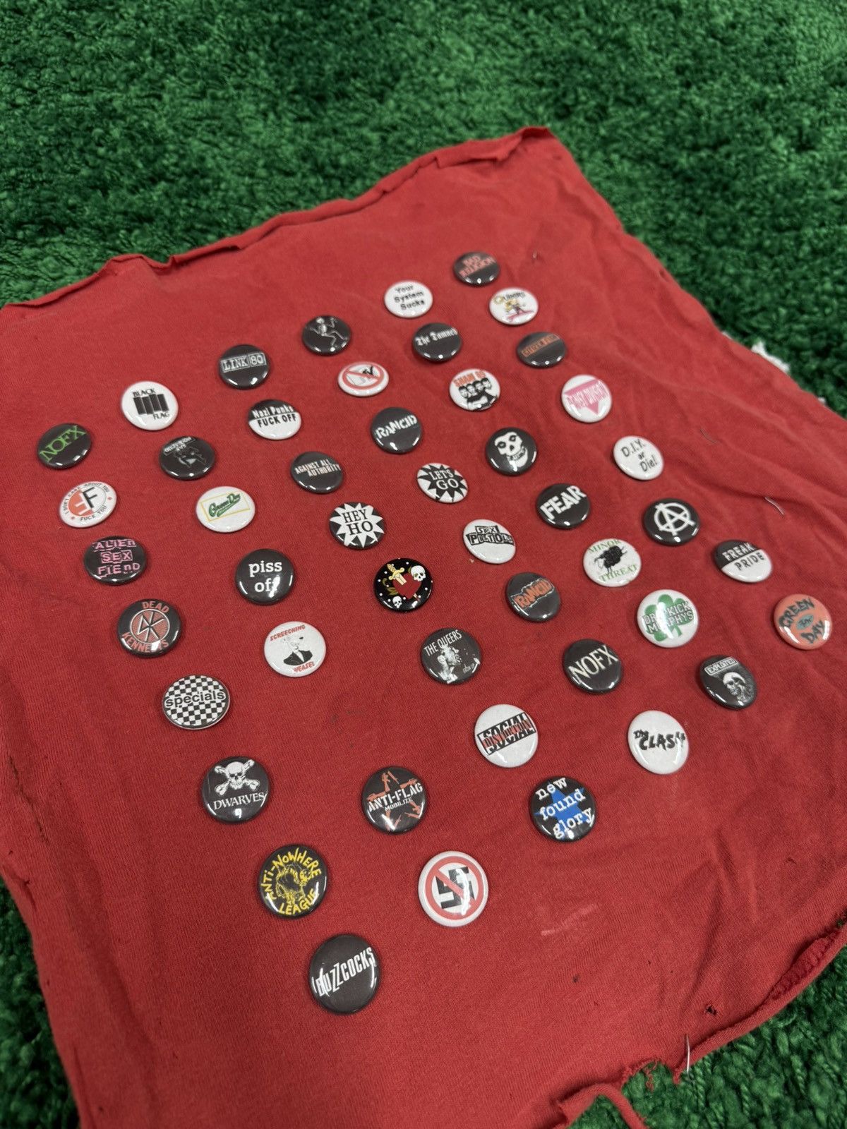 Vintage Vintage Hardcore / Metal / Grunge Pin Set Size ONE SIZE - 3 Thumbnail