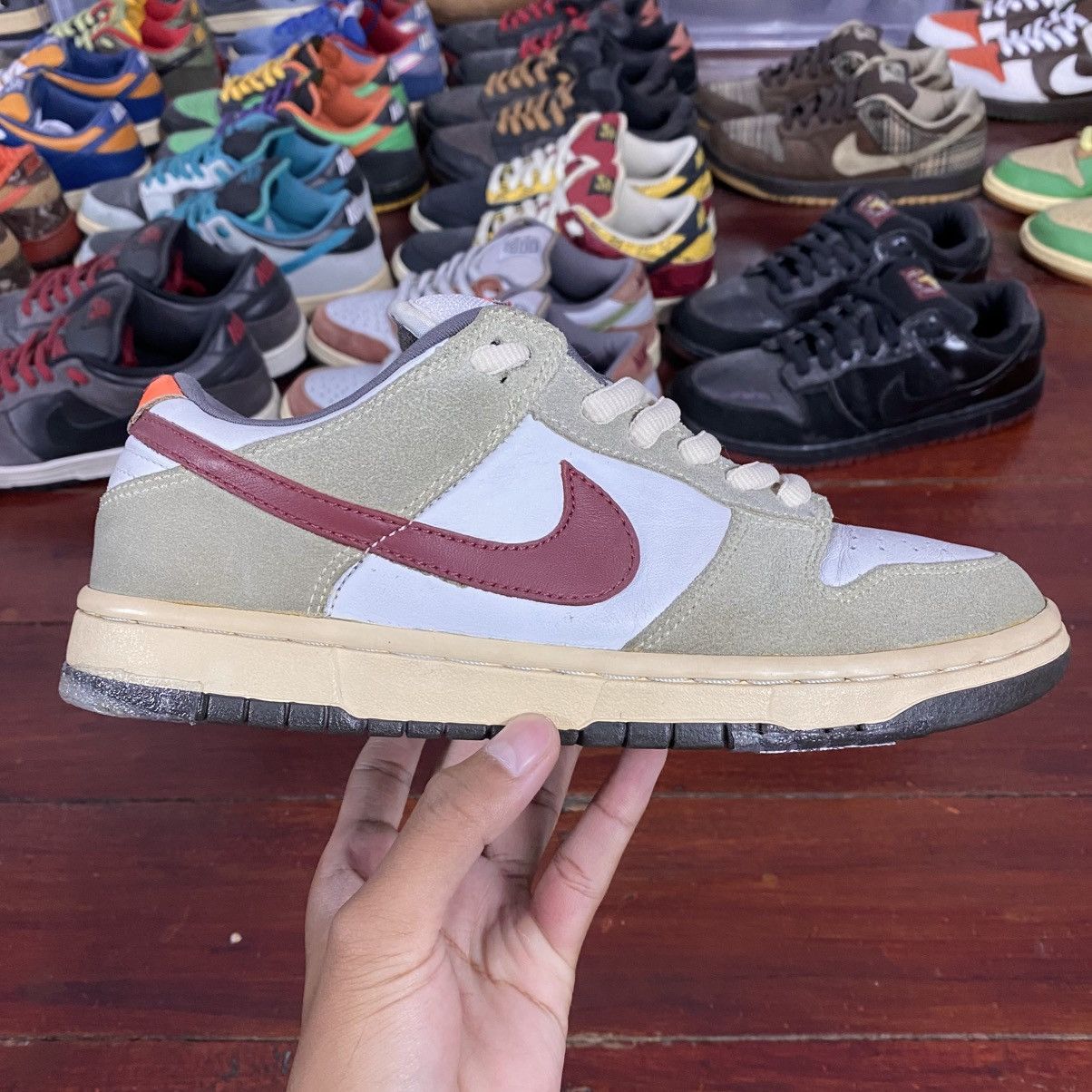 Nike SB Dunk Low Crimson 2006 Size US 8 / EU 41 - 2 Thumbnail