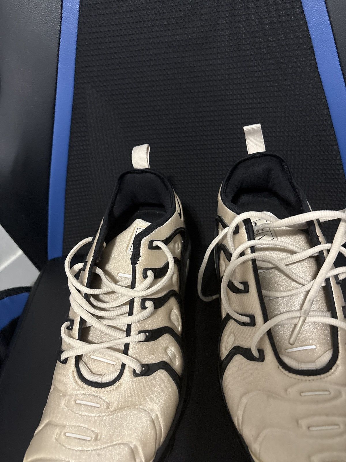 Nike Nike vapormaxes Size US 9.5 / EU 42-43 - 7 Thumbnail