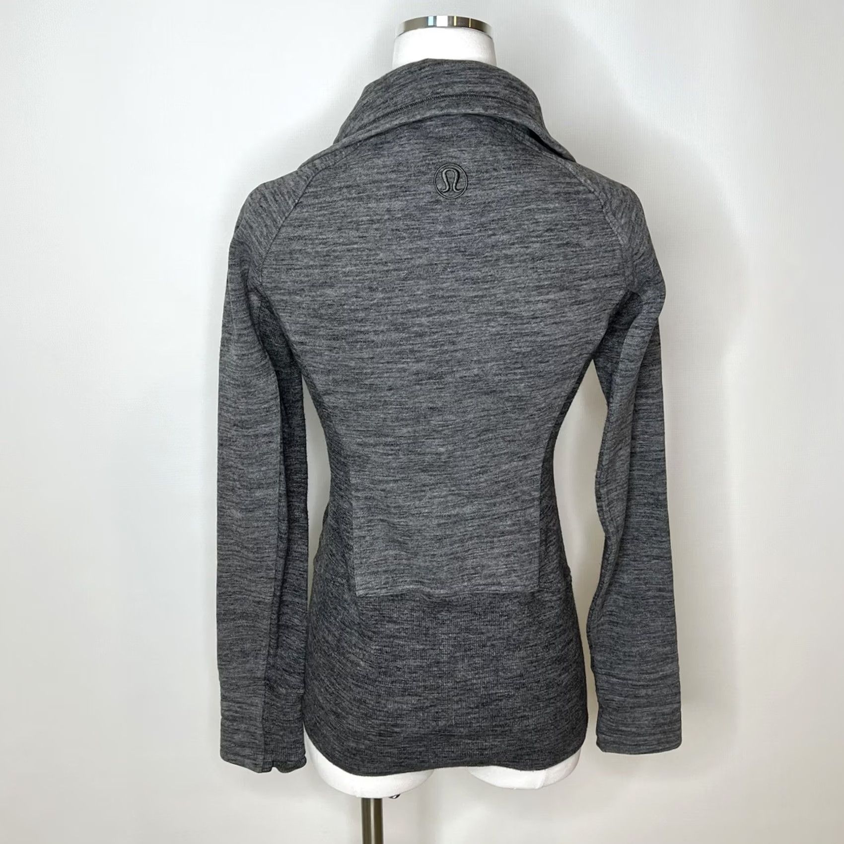 Lululemon VINTAGE? no - incorrect. Size S / US 4 / IT 40 - 4 Thumbnail