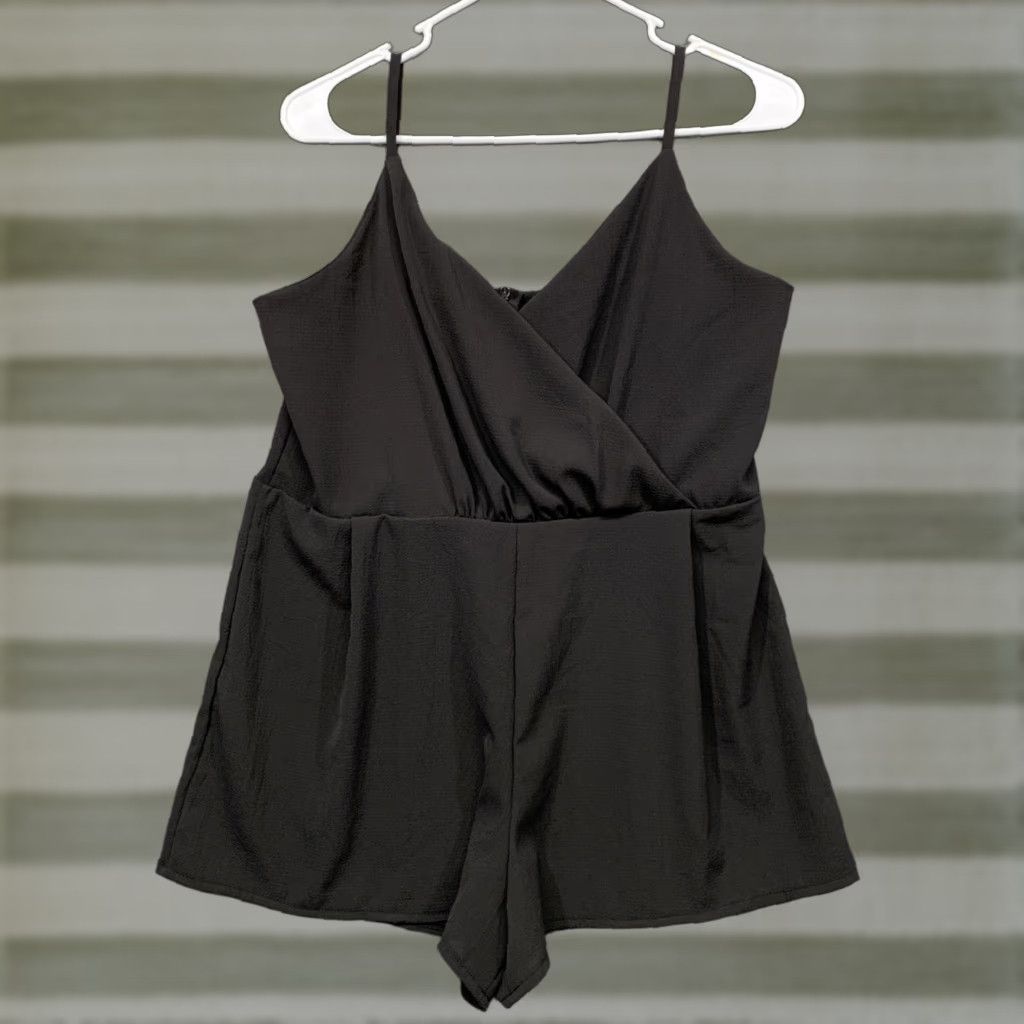 Vintage Women Romper XL Black Elastic Waist One-Piece Zipper & Back 6" | Vintage: No | Regular Fit | Sleeveless V-Neck Size 36" / US 14 / IT 50 - 1 Thumbnail