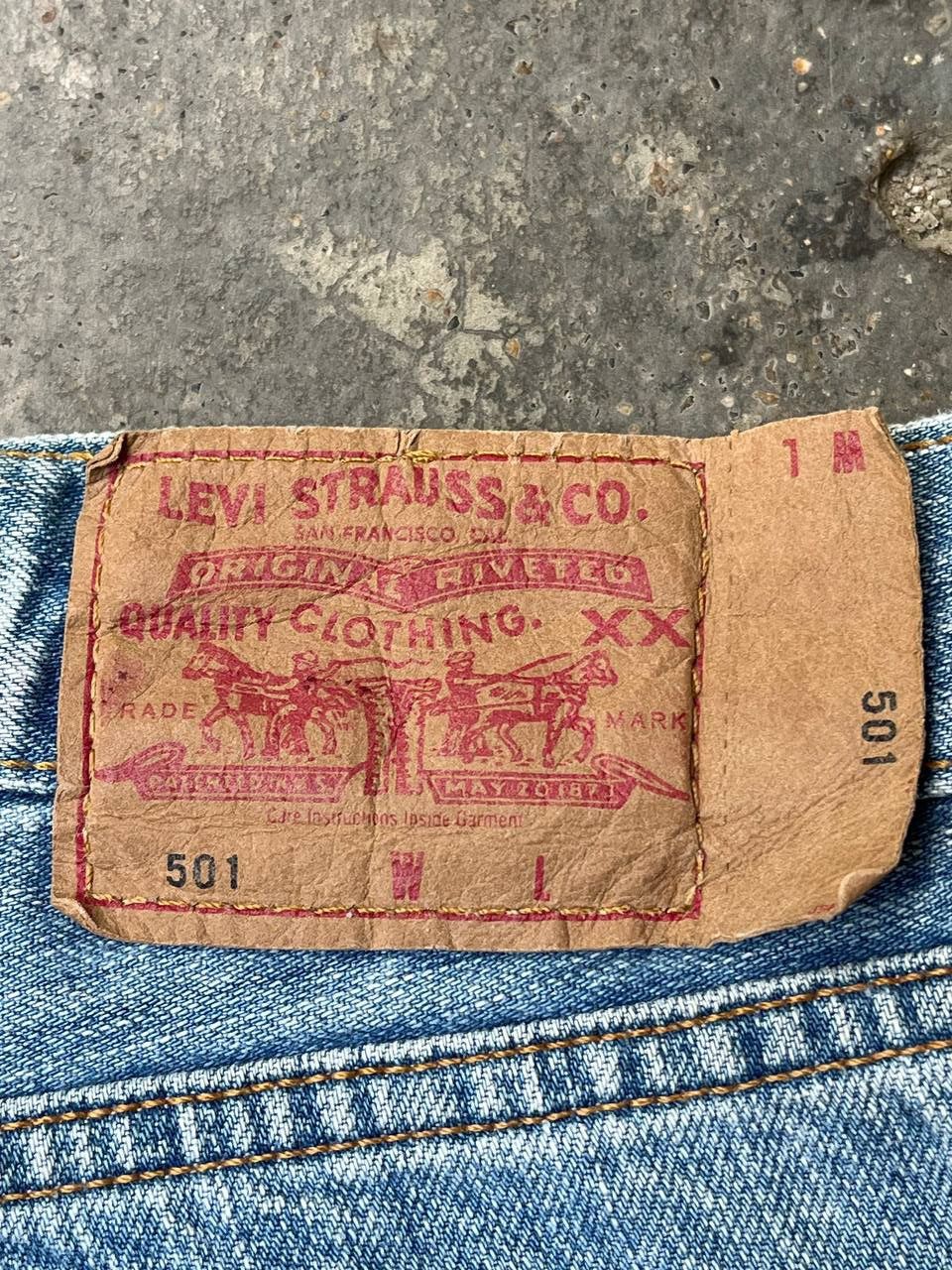 Levi's LEVIS 501 VINTAGE DISTRESSED STYLE Size US 31 - 12 Thumbnail