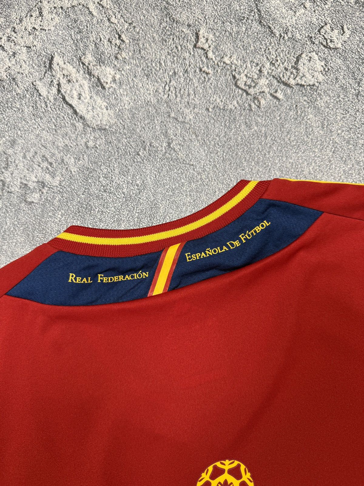 Adidas VINTAGE ADIDAS SPAIN EURO 2012 FOOTBALL SOCCER HOME JERSEY Size US L / EU 52-54 / 3 - 13 Thumbnail