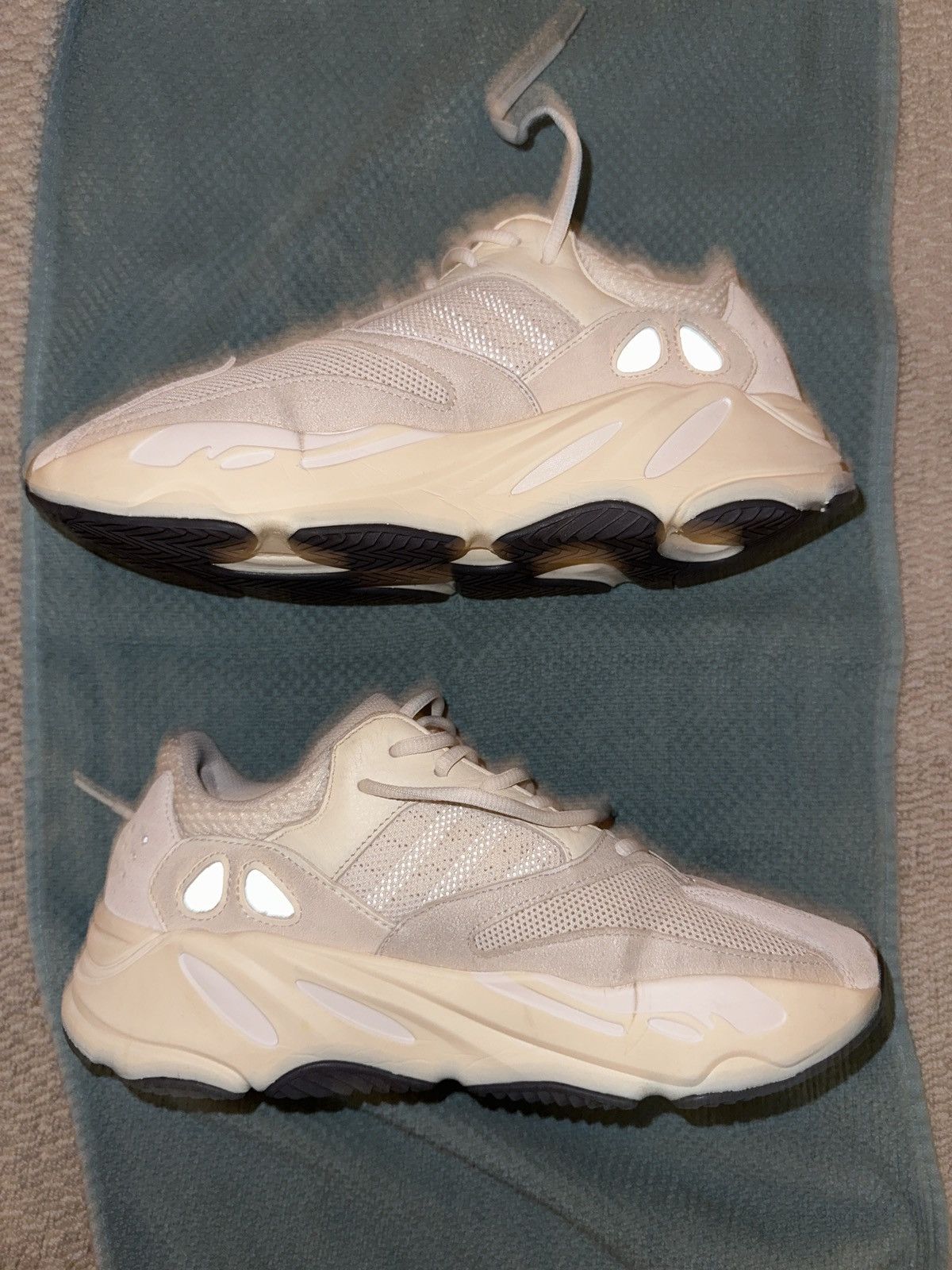 yeezy 700 analog color
