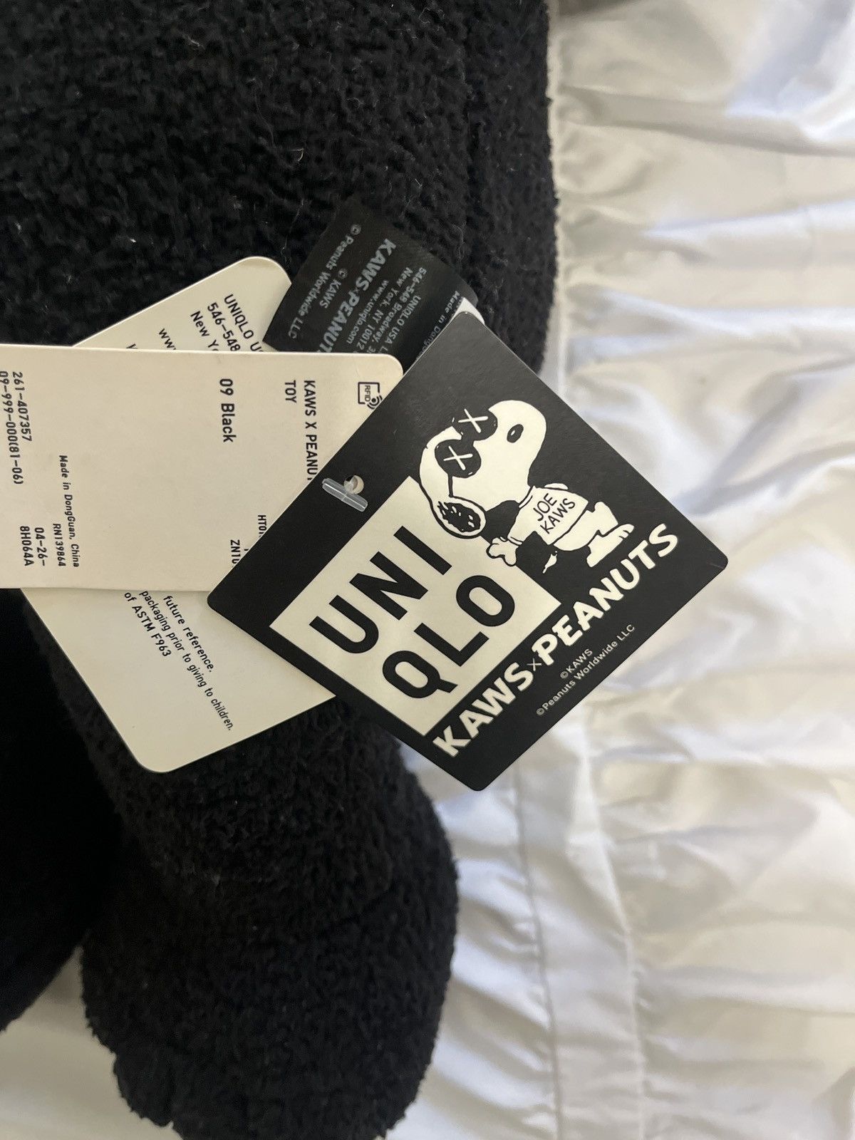 Kaws × Peanuts × Uniqlo uniqlo x kaws x peanuts snoopy Size ONE SIZE - 3 Thumbnail