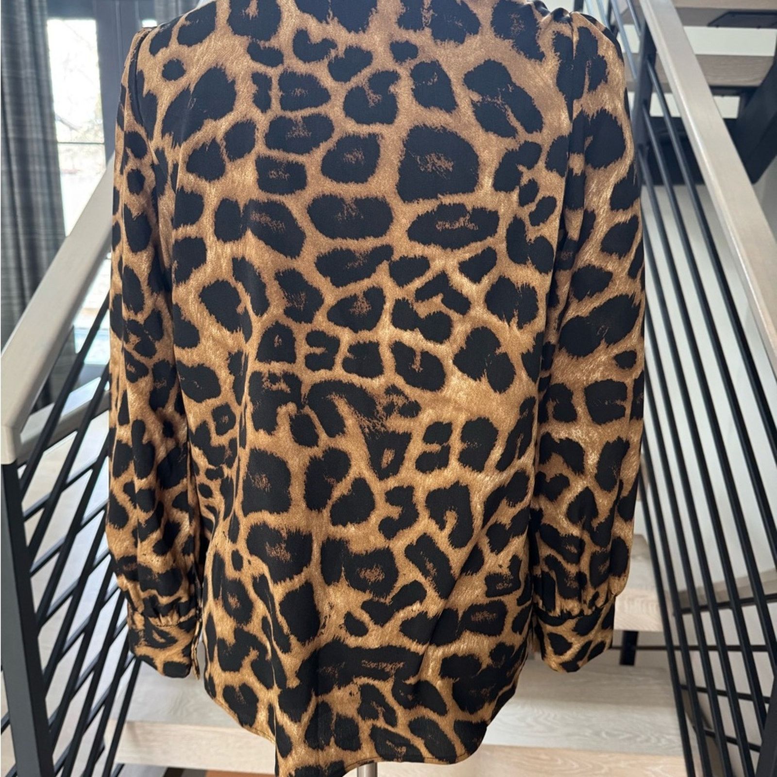 Other New Leopard Print V-Neck Blouse size S Size S / US 4 / IT 40 - 8 Thumbnail