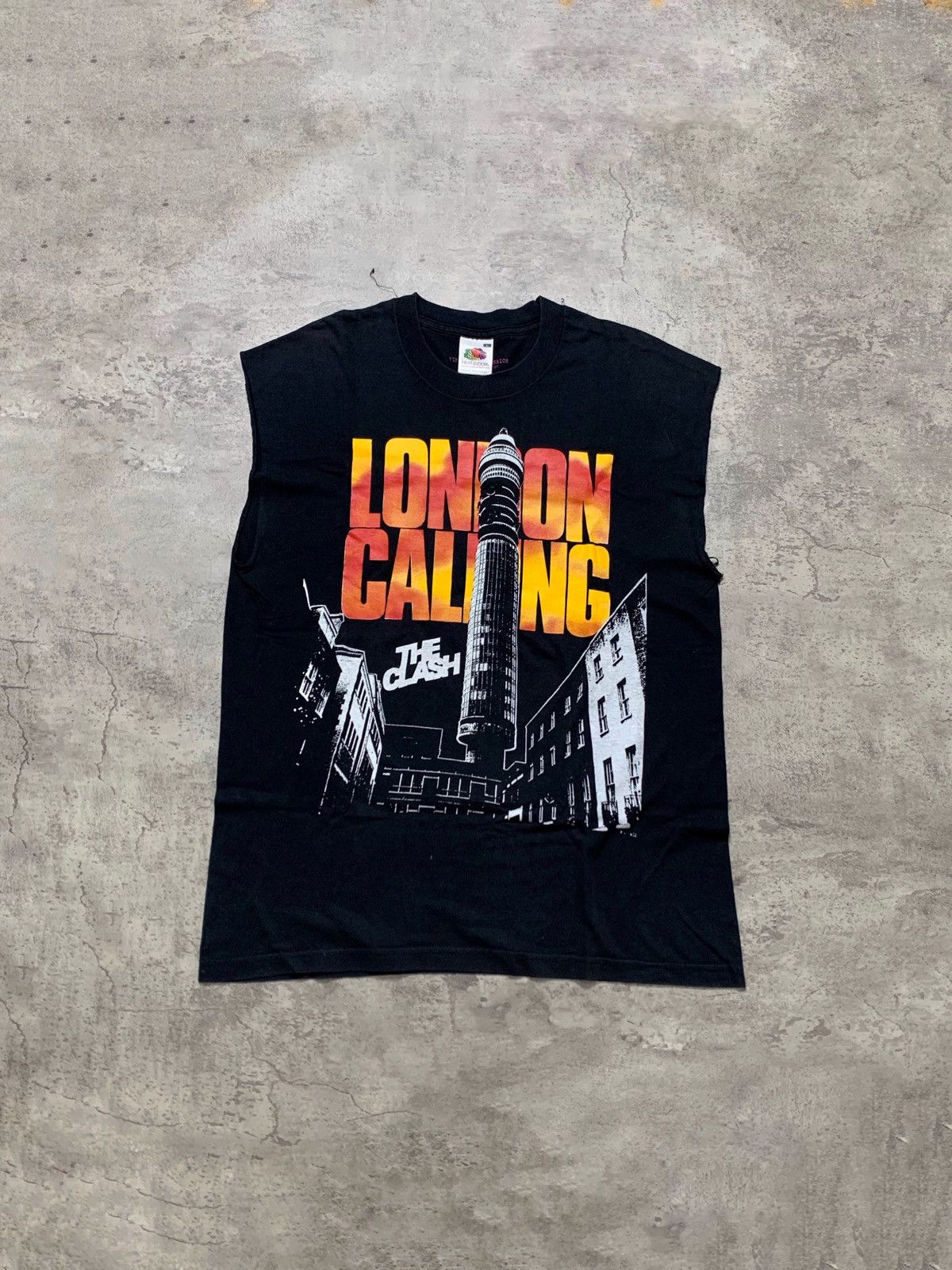 Band Tees Y2k The clash fifthcolumn punk band tshirt sex pistols nofx Size US L / EU 52-54 / 3 - 1 Thumbnail