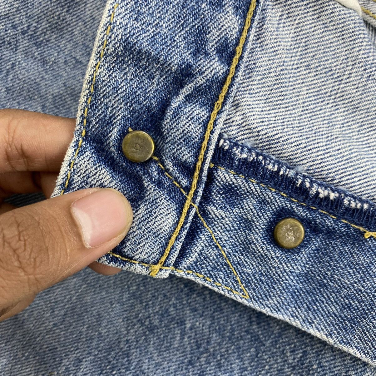 Levi's Vintage Clothing 🇯🇵 1990s Vintage Levis 702xx Selvedge Buckle Back Faded Jeans Size US 30 / EU 46 - 7 Thumbnail