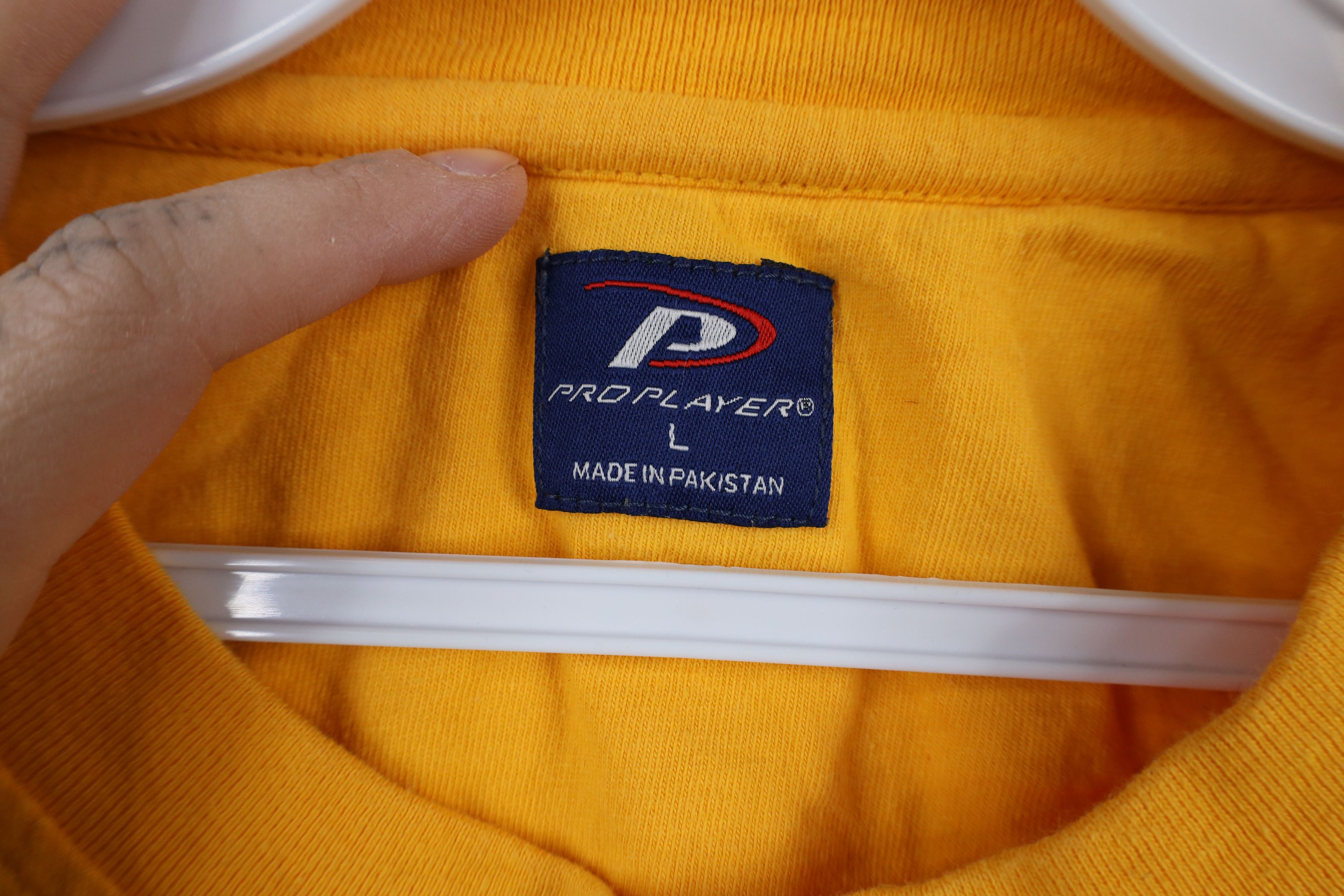 Vintage Vintage Y2K 2005 University of Michigan Football T-Shirt Size US L / EU 52-54 / 3 - 7 Thumbnail