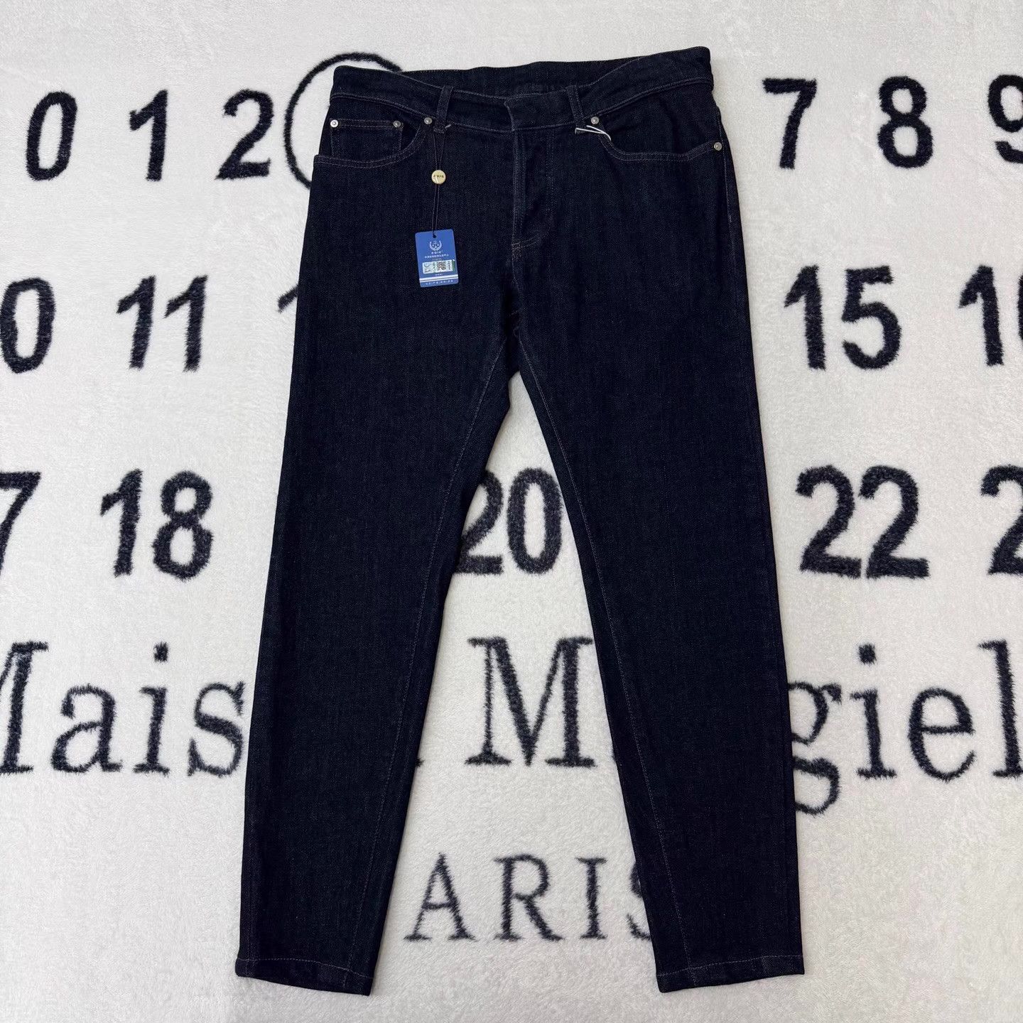 Balenciaga BALENCIAGA Straight Leg Jeans Q10 Size US 36 / EU 52 - 1 Thumbnail