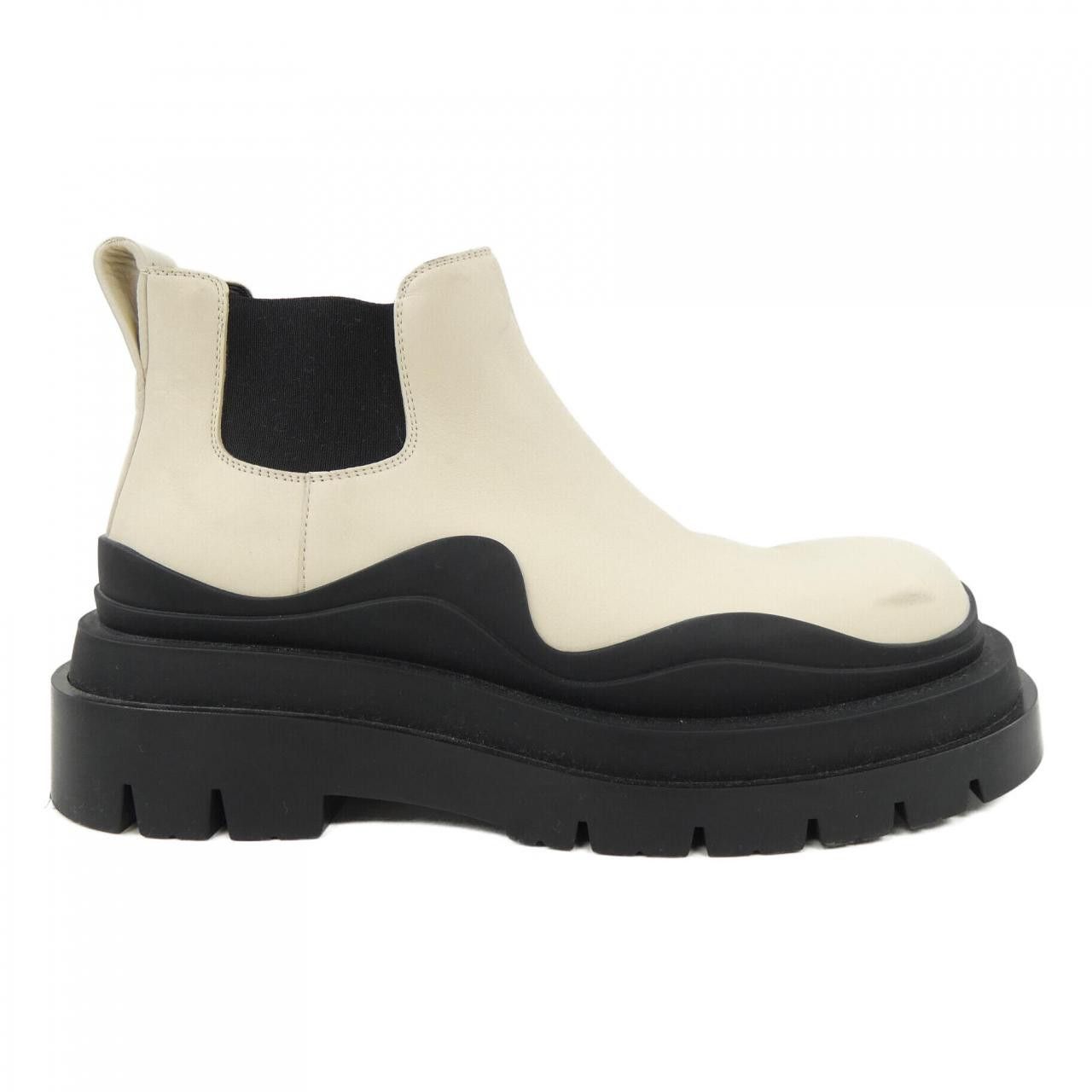 Bottega Veneta Bottega Veneta Bottega Veneta Tire Ankle Chelsea Boots Calfskin Boots Leather Shoes 630300VBS50 DUTY FREE for USA Size ONE SIZE - 1 Thumbnail