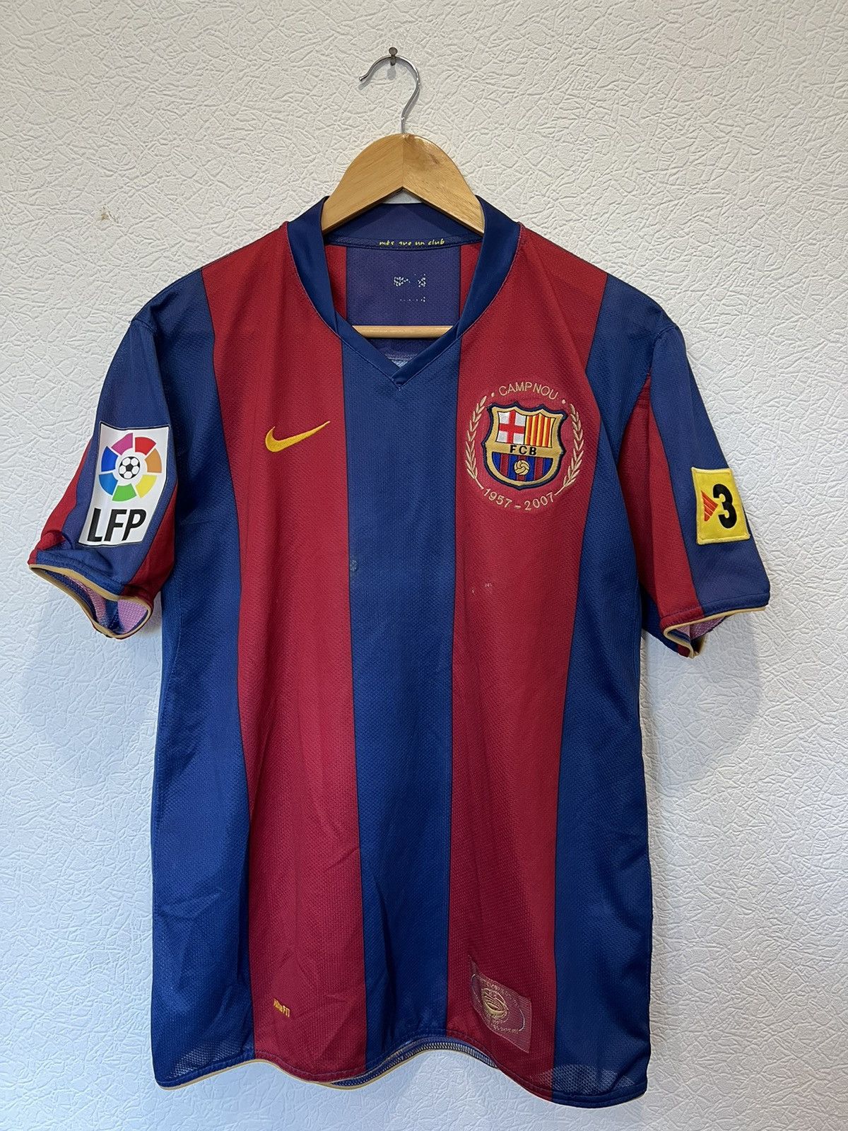 Nike RONALDINHO Nike Barcelona 2007/2008 Home Kit Soccer Jersey Size US S / EU 44-46 / 1 - 2 Thumbnail