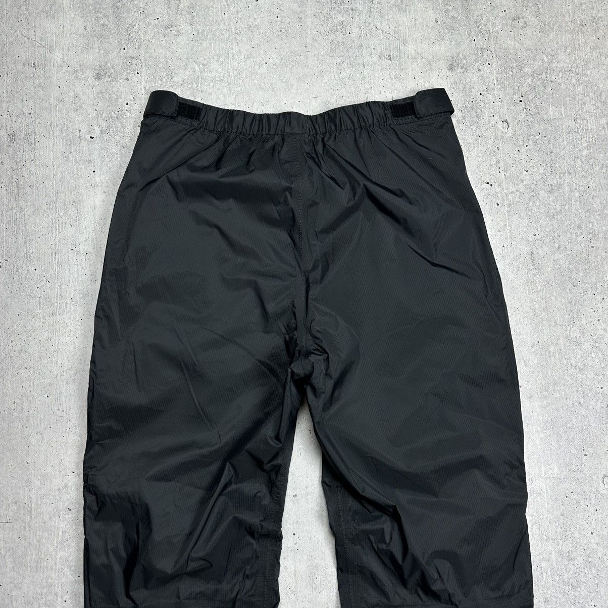 The North Face Vintage The North Face Hyvent Nylon Pants size XL Size US 36 / EU 52 - 13 Thumbnail